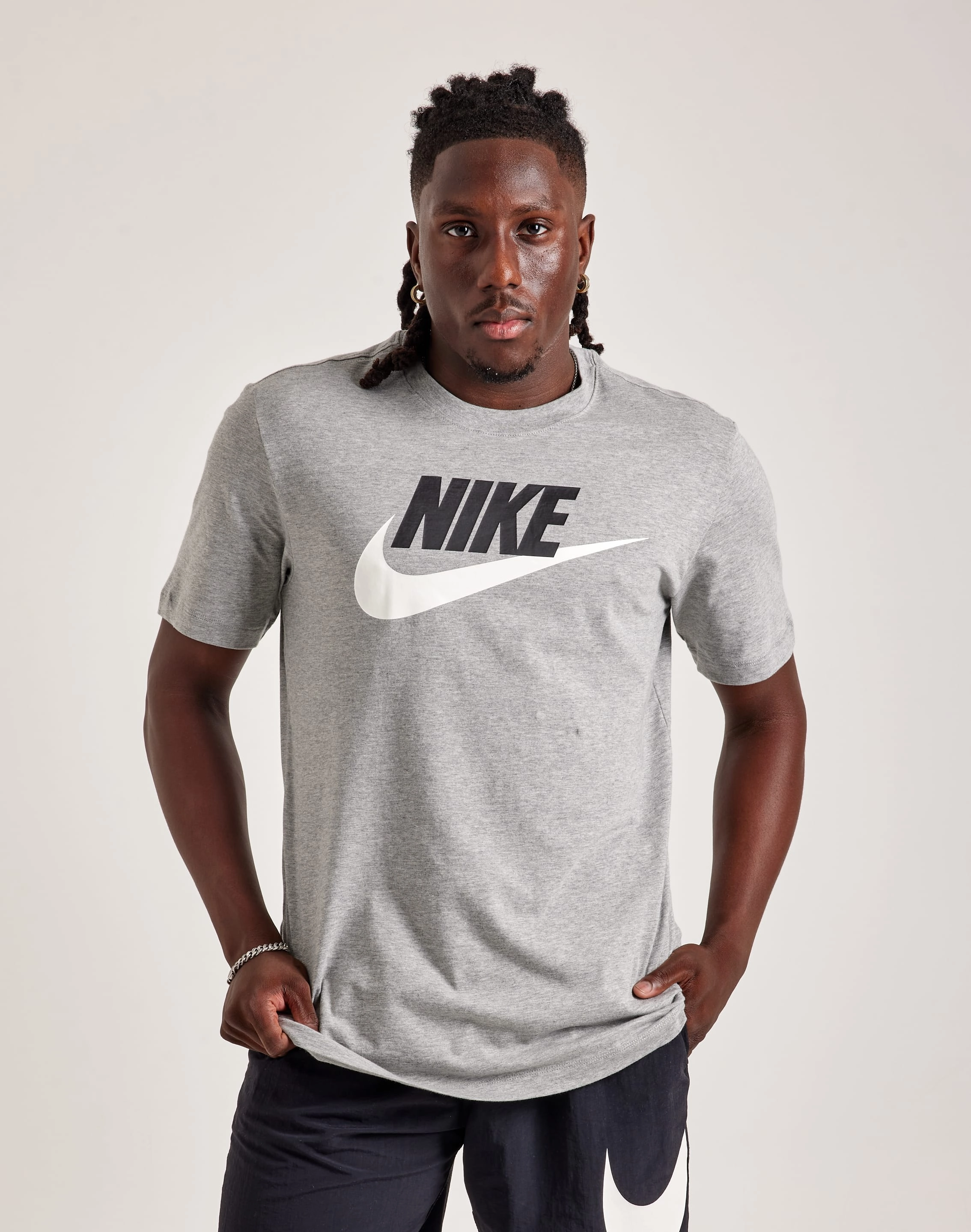 Nike Icon Futura Tee Peace Core Swim Easy
