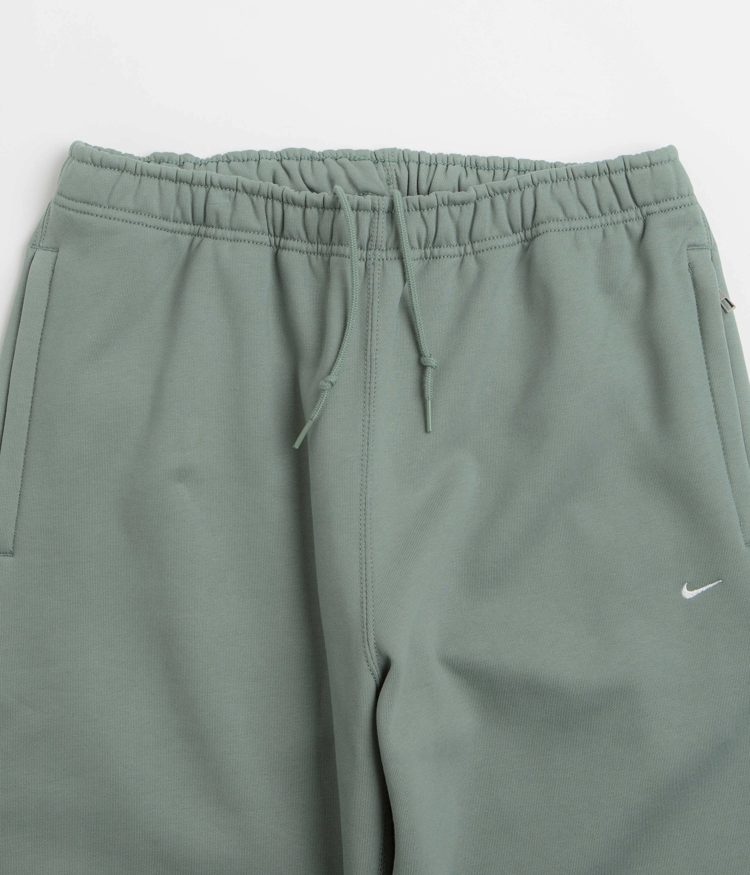 Nike Solo Swoosh Cuffed Sweatpants - Clay Green / Clay Green / White RegularFit