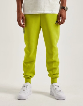SoftTouch Texture Nike Tech Fleece Slim-Fit Joggers