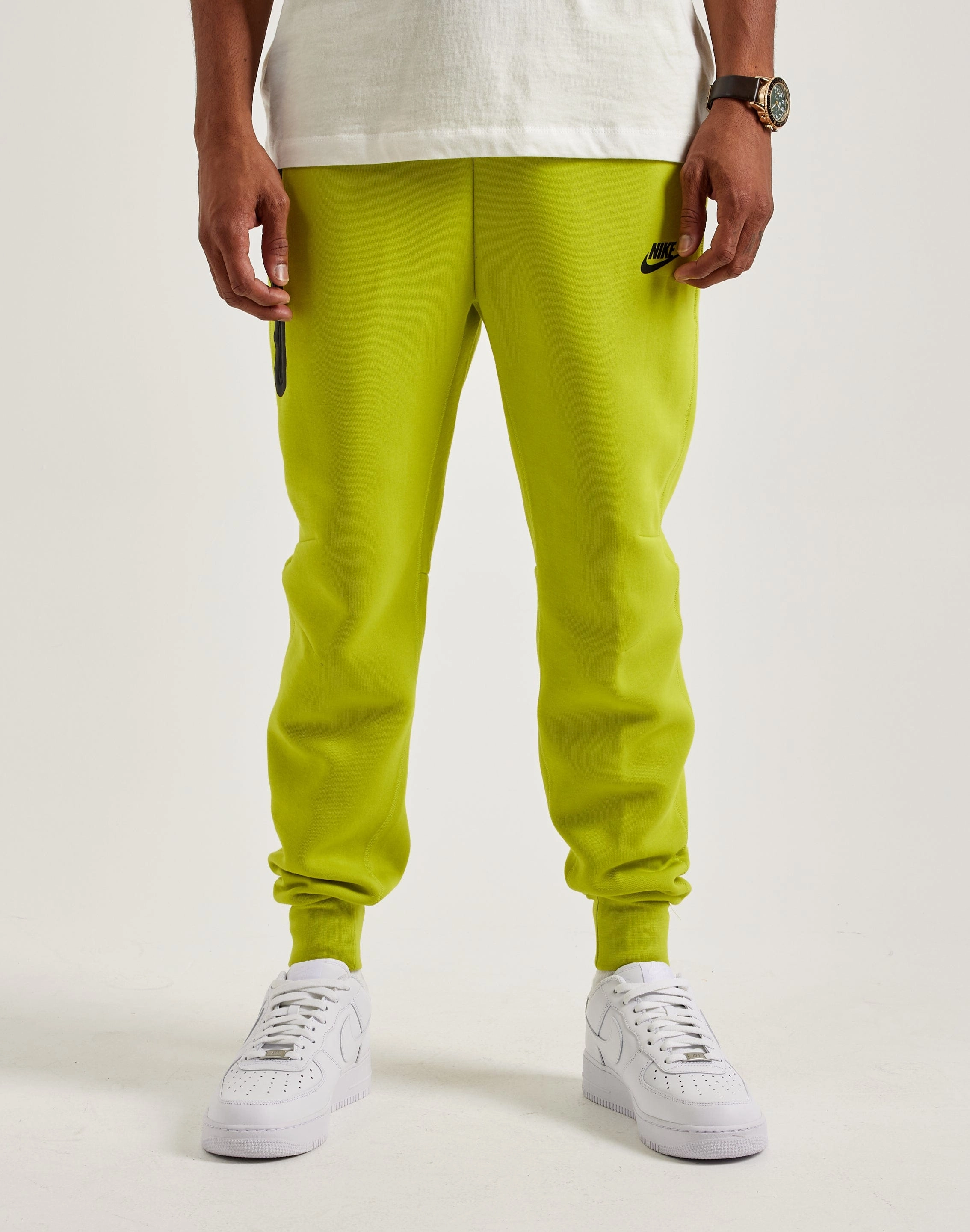SoftTouch Texture Nike Tech Fleece Slim-Fit Joggers