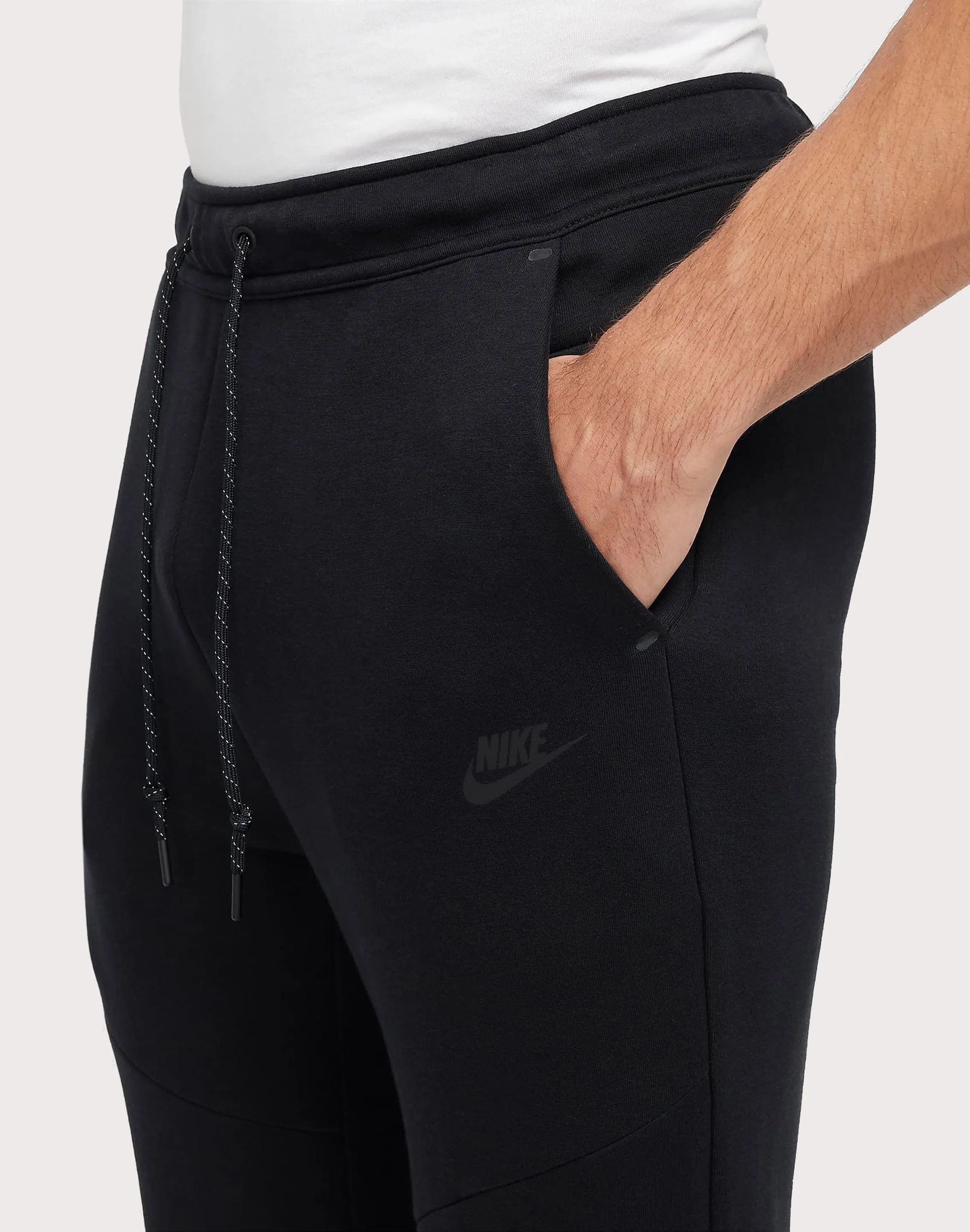 CrossBackStructure Nike Tech Fleece Joggers