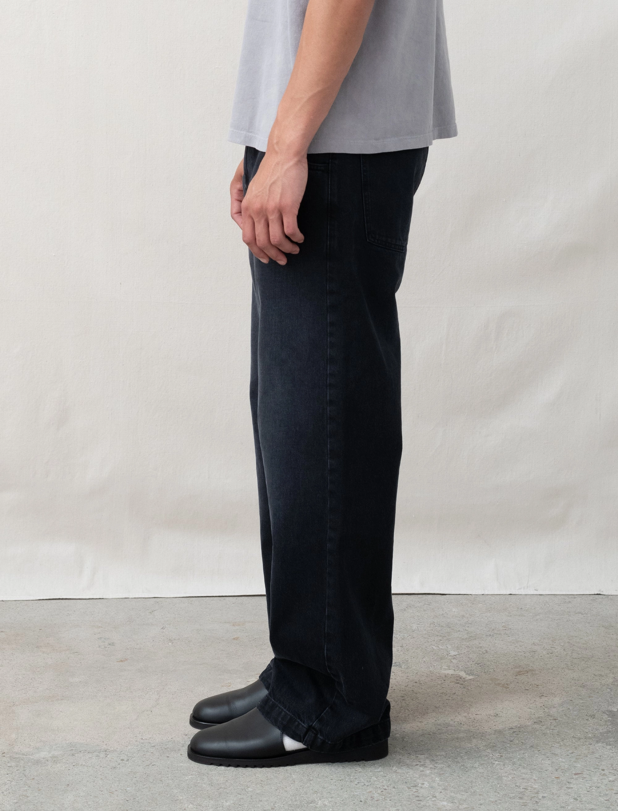 Straight Cut Jeans (Faded Black) Basic Utility Cropped hem