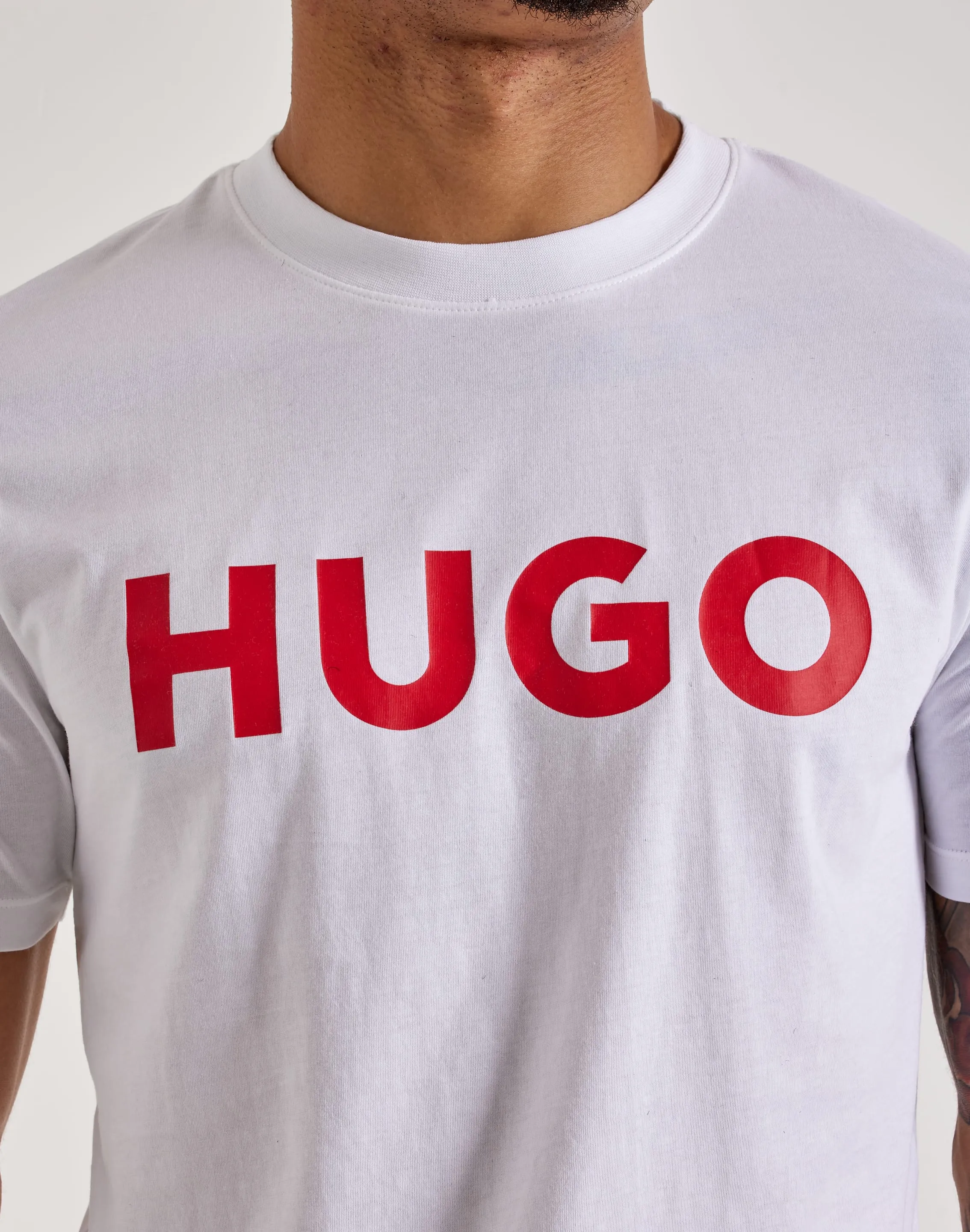Hugo Dulivio Tee Resort Mood