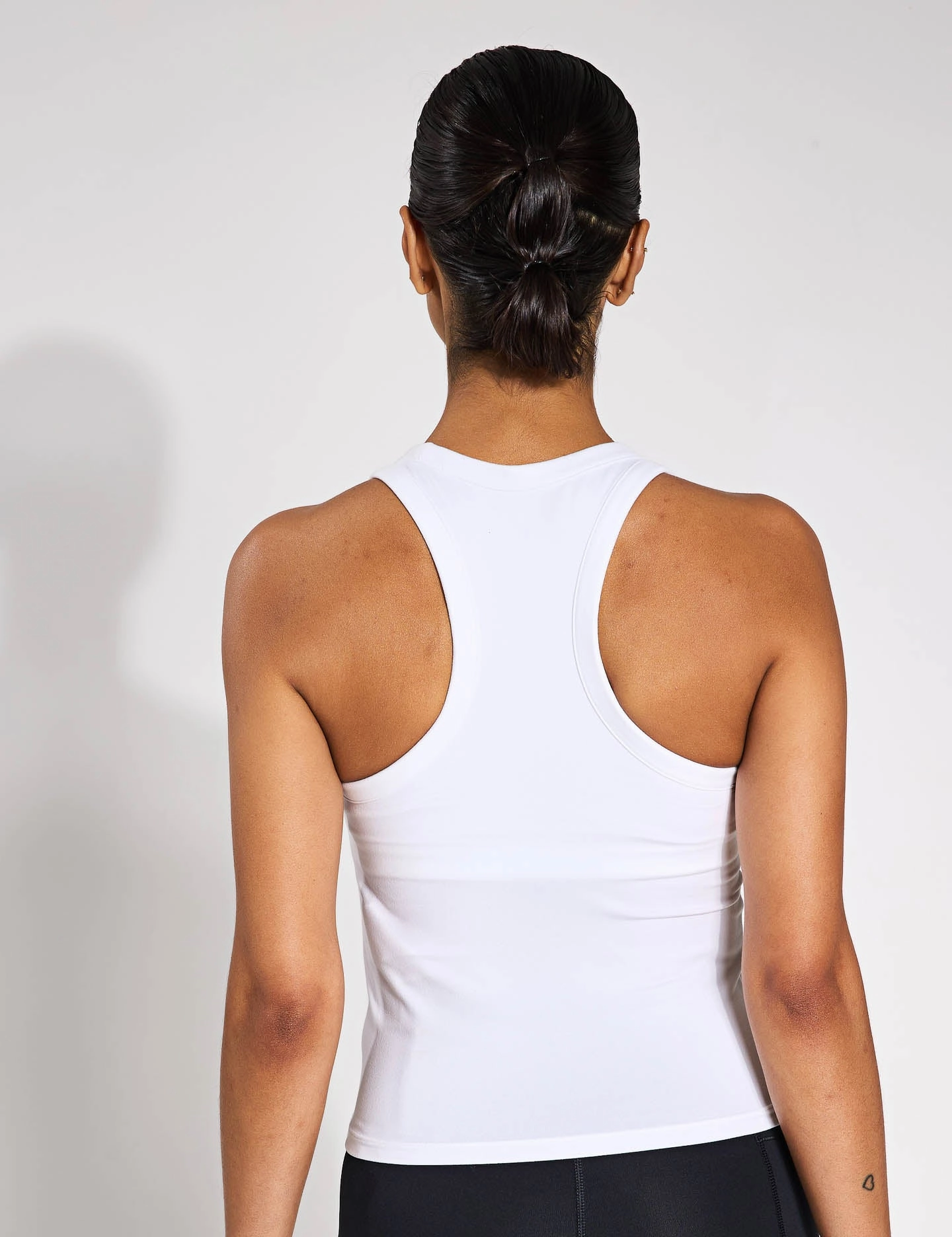 Noise - reducing Anti Static Treatment Motion High Neck Tank - White/Black