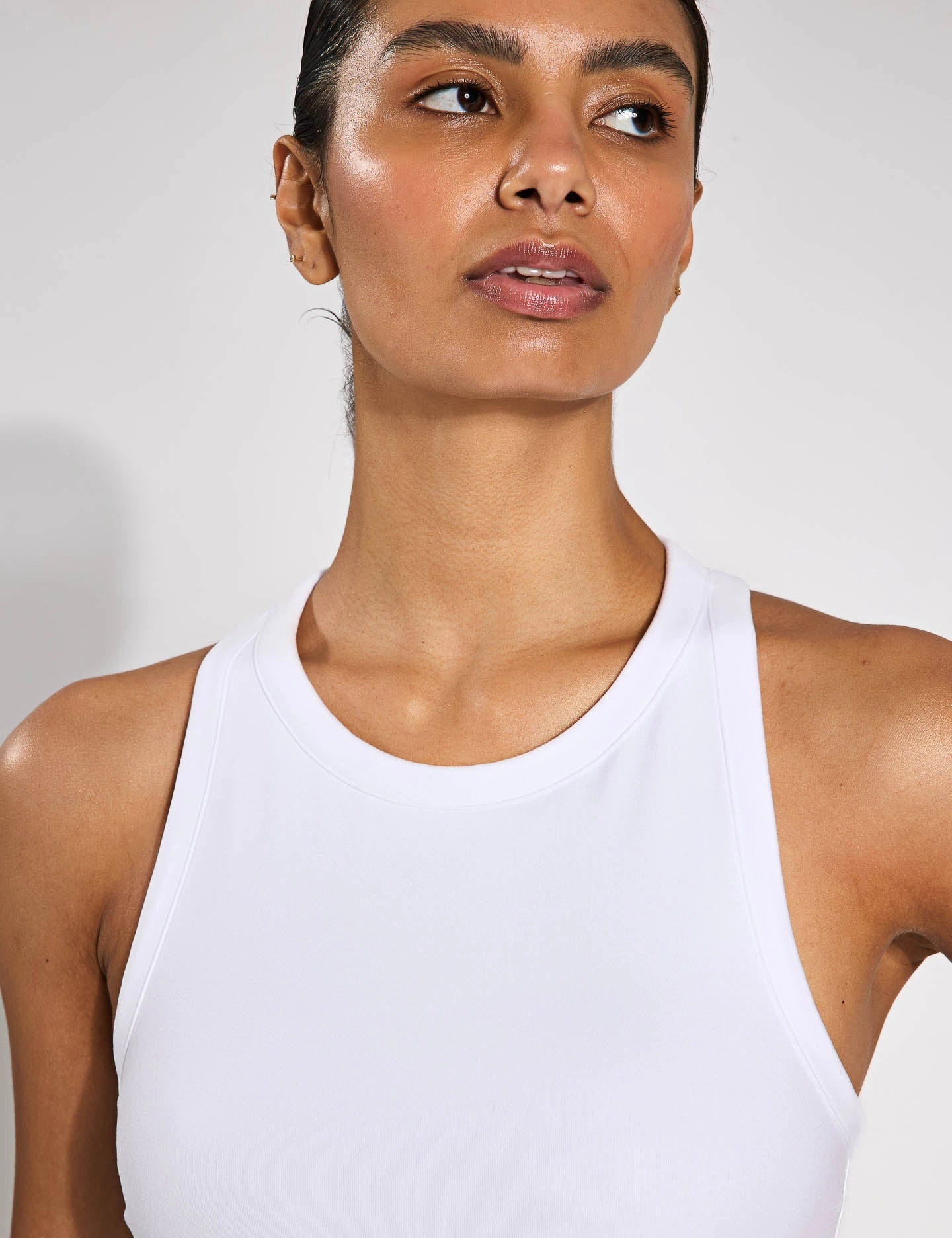 Motion High Neck Tank - White/Black continuous operation seaborne