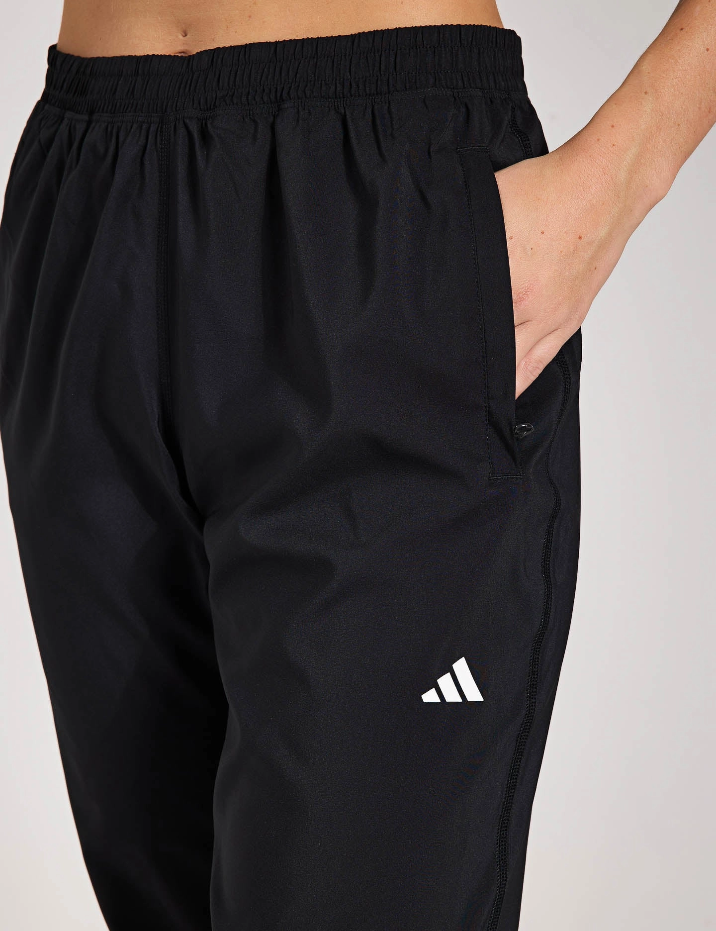 Adjustable Waist System Ergonomic Bent Seam Placement Own the Run Joggers - Black