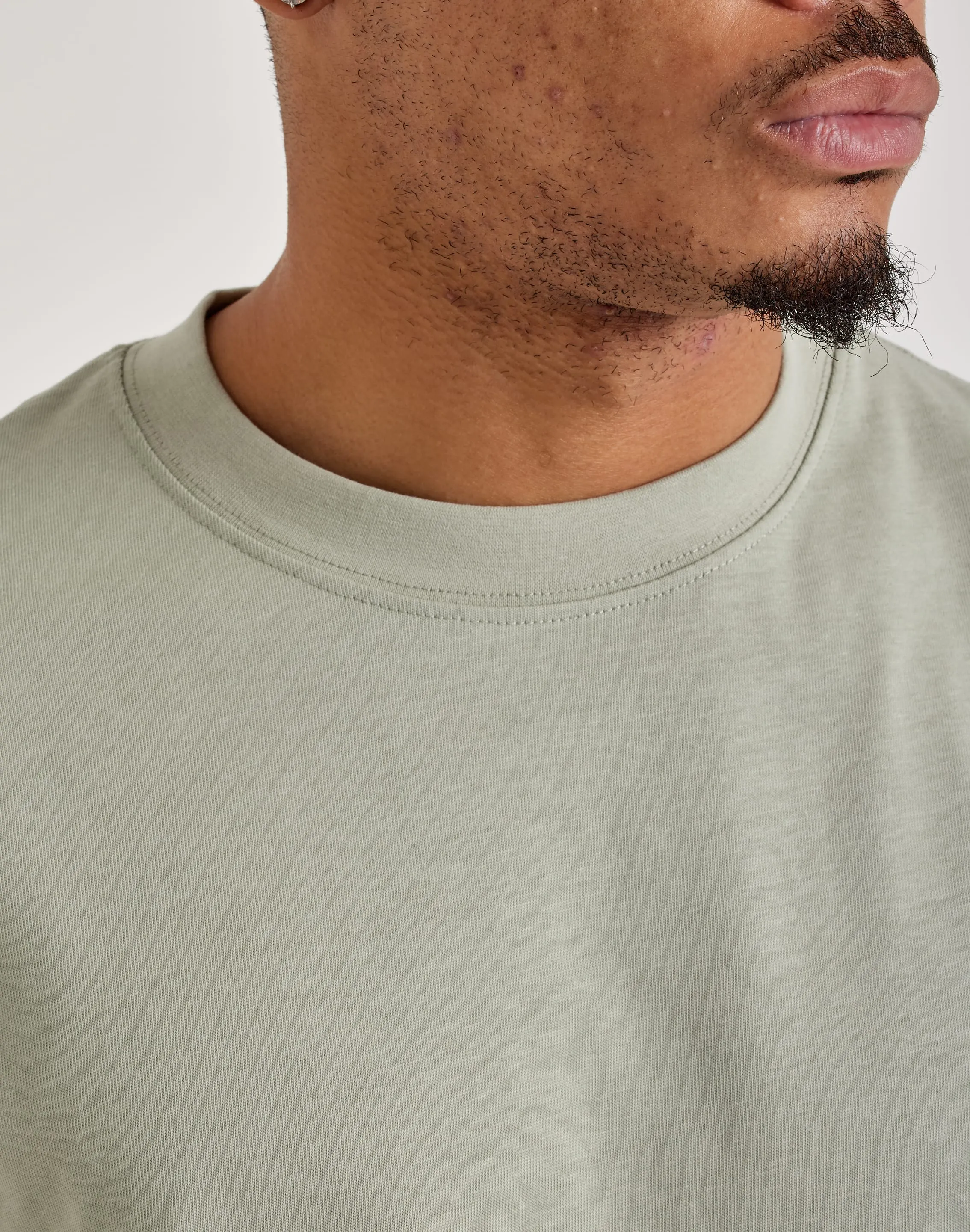Maison Article Short-Sleeve Tee FlexibleNeckline WrinkleFree Material