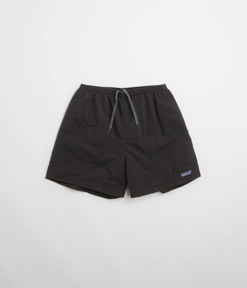 Athletic Silhouette button-down look Patagonia Baggies 5" Shorts - Black / Black