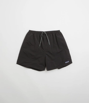 Athletic Silhouette button-down look Patagonia Baggies 5" Shorts - Black / Black