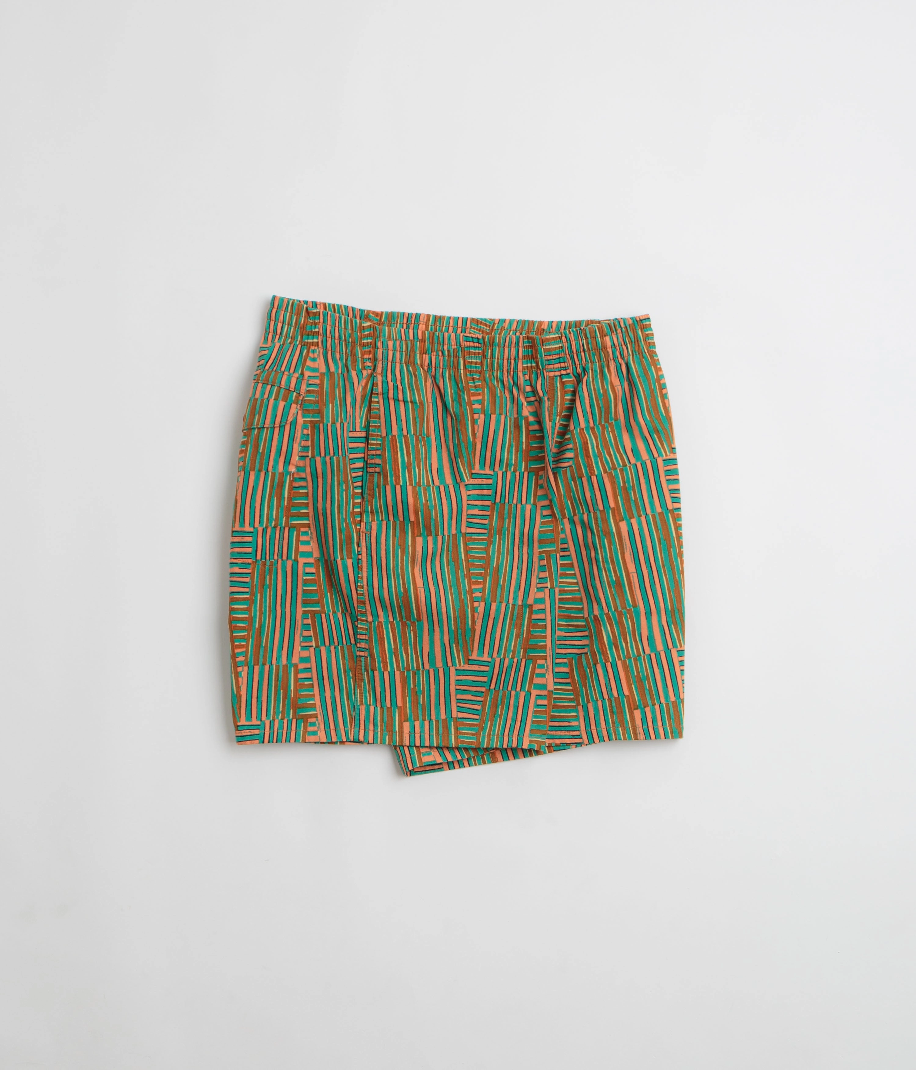 Tapered leg Patagonia Funhoggers Shorts - Quilty Fitz: Heartleaf Green