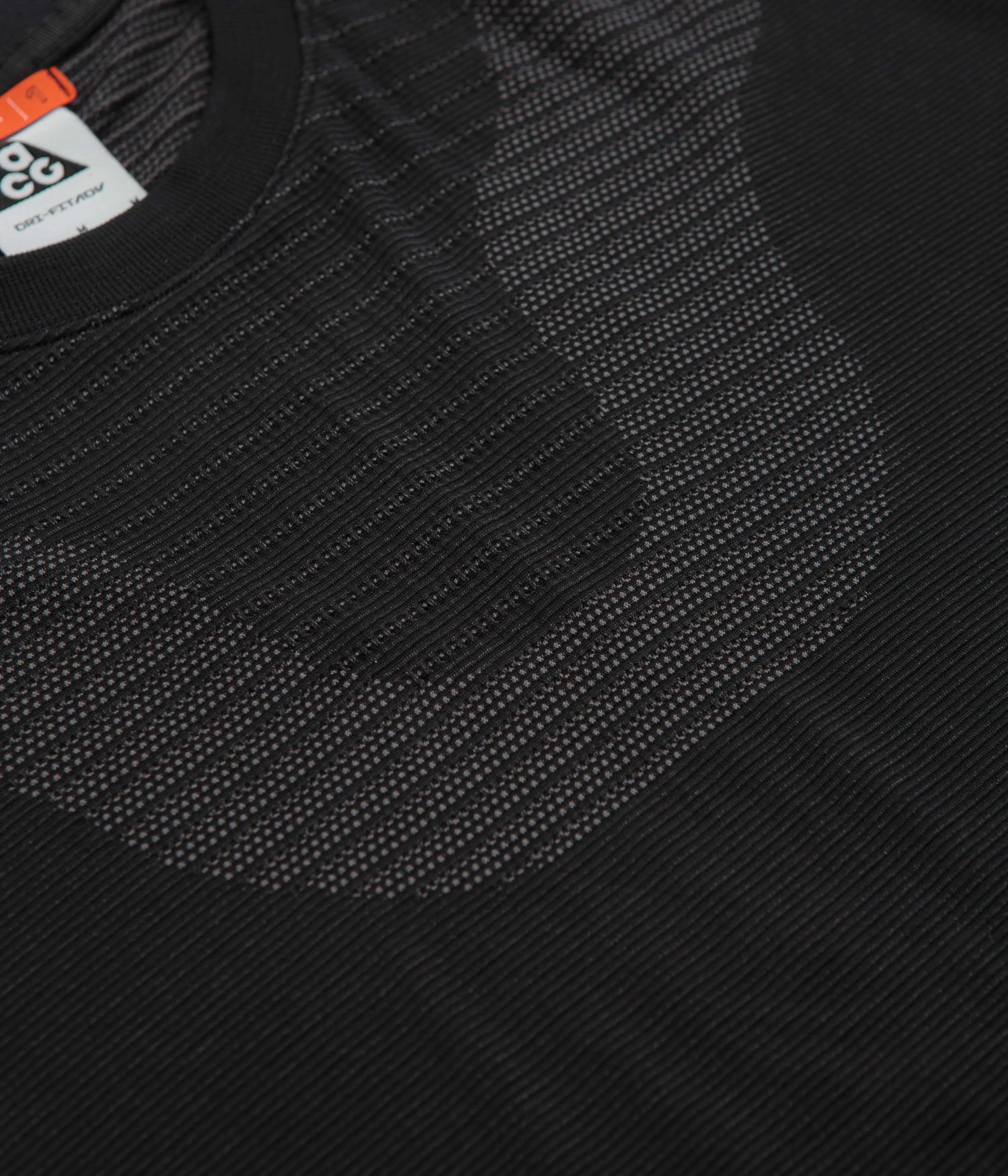 bootcut pants silhouette Nike ACG Delta River Long Sleeve T-Shirt - Black / Cool Grey