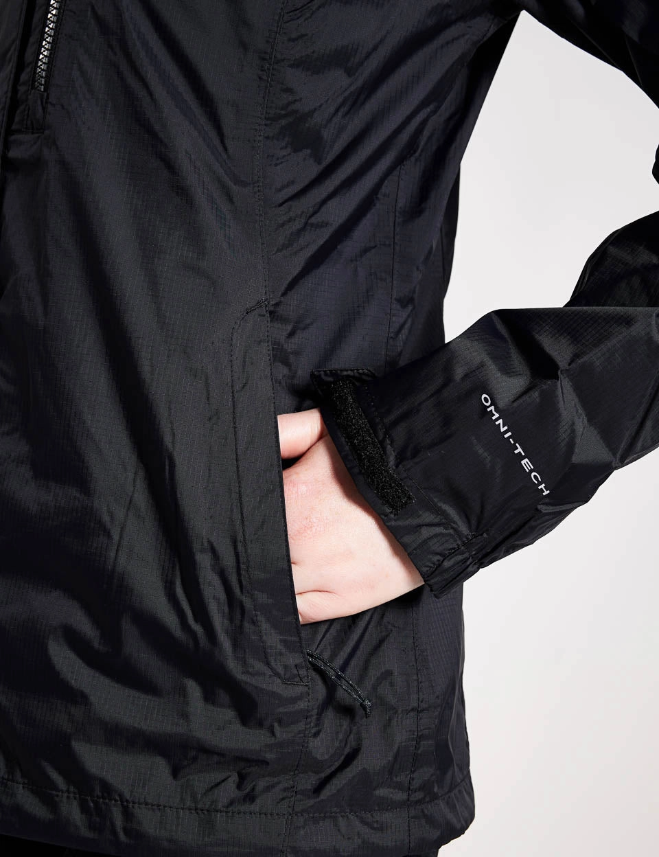 Pouring Adventure II Jacket - Black Simple Fit High Density Weave