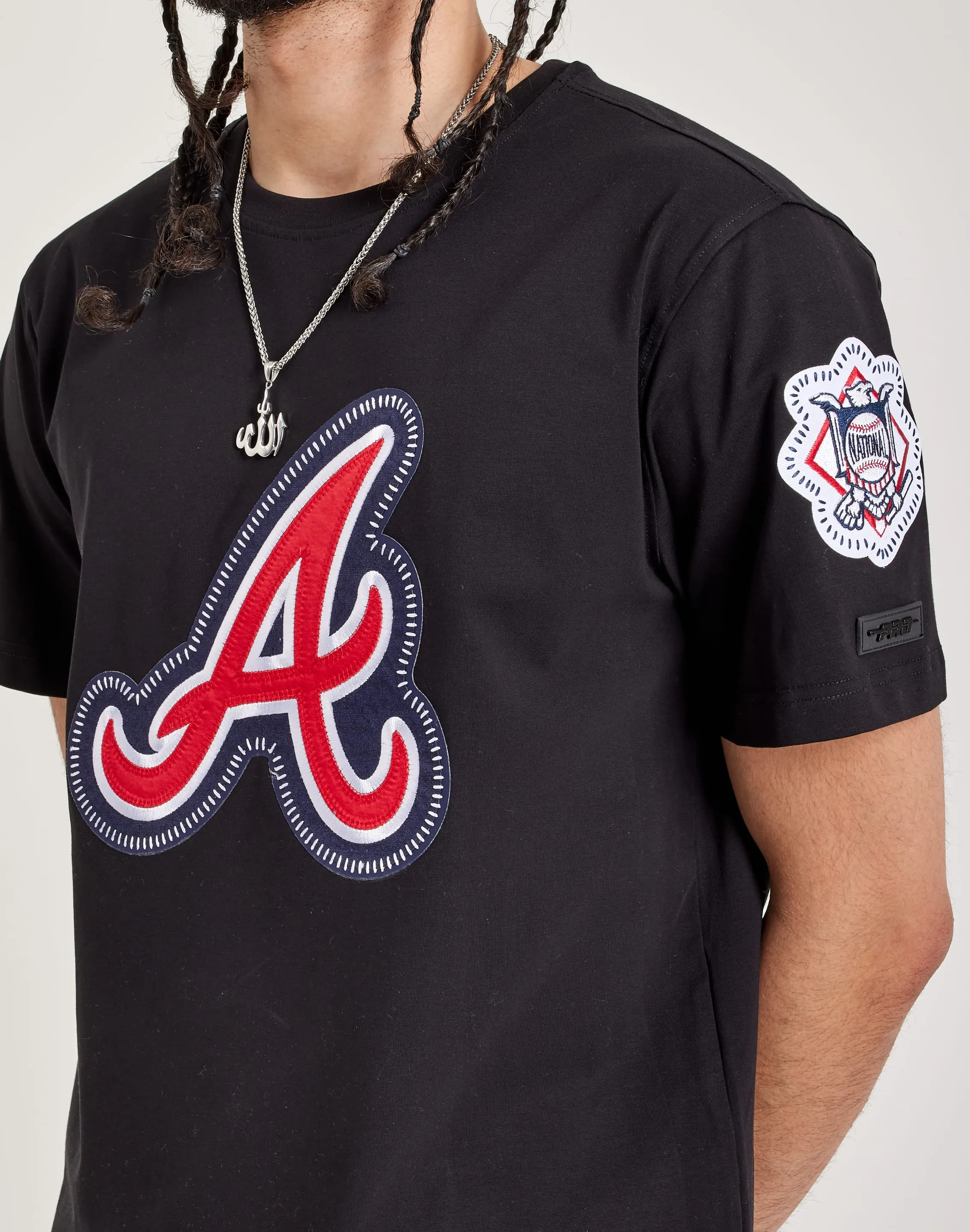 Pro Standard MLB Atlanta Braves Stitch Tee Faith Core Sequin Glow