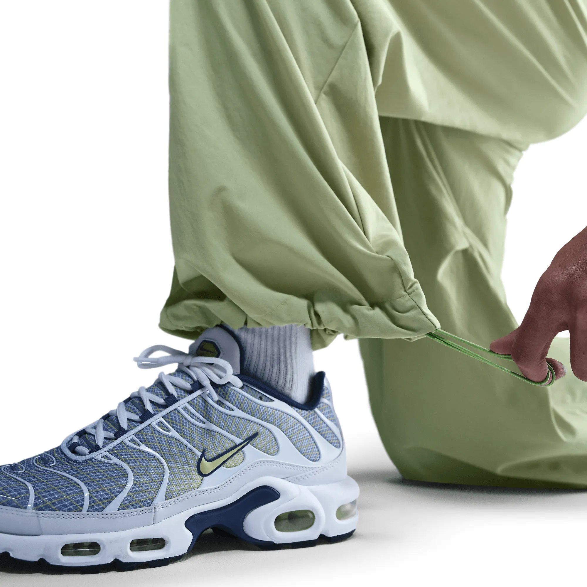 PROJECT F.R.O.G PARACHUTE PANTS - olive aura / green strike Aerated Seam Placement
