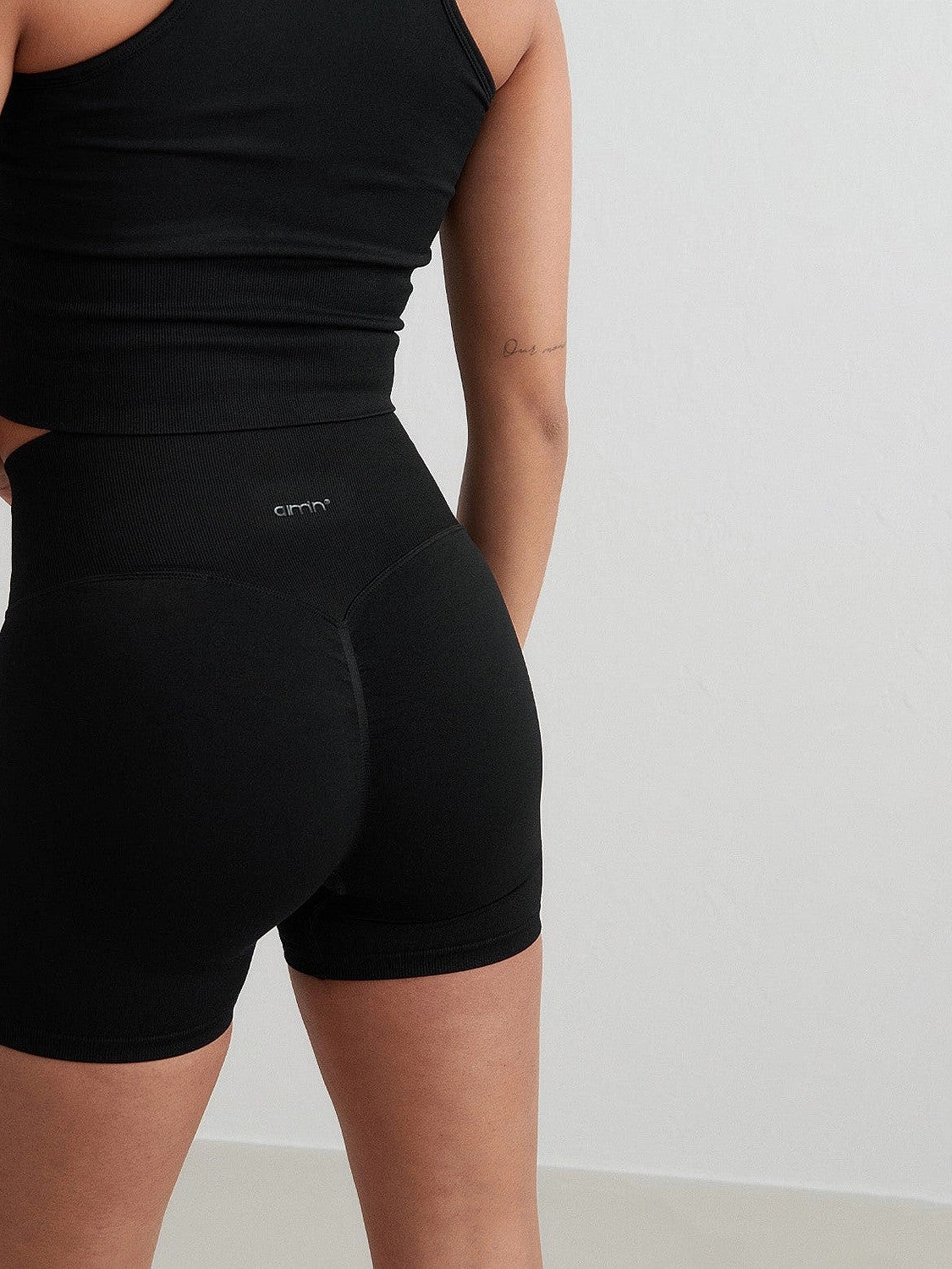 Odor Resistant Finish Black Shape Seamless Hotpants