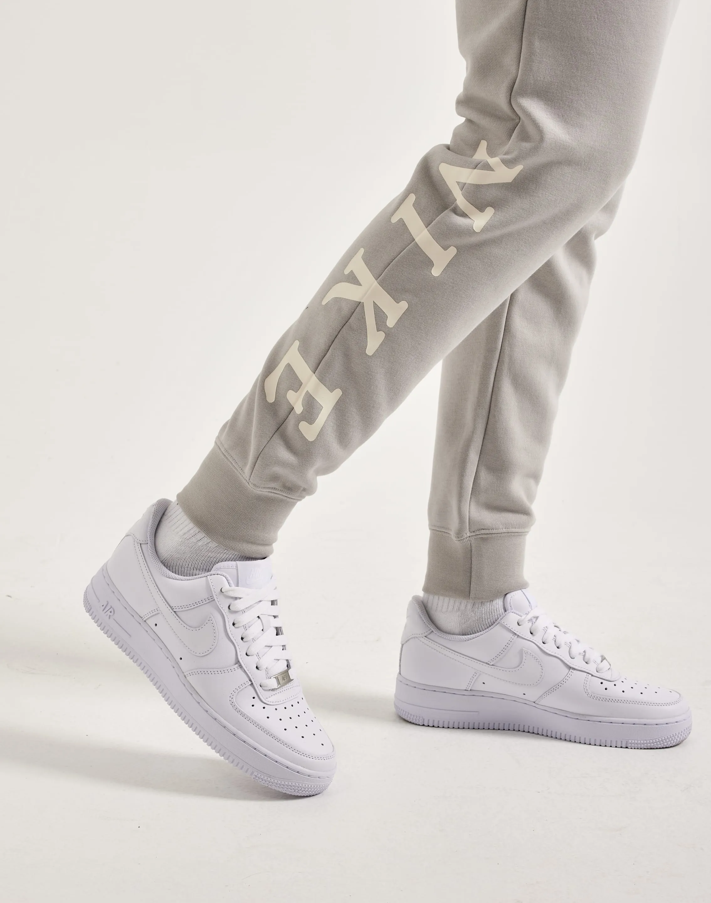 warm fleece Nike Club Fleece Mid-Rise Joggers