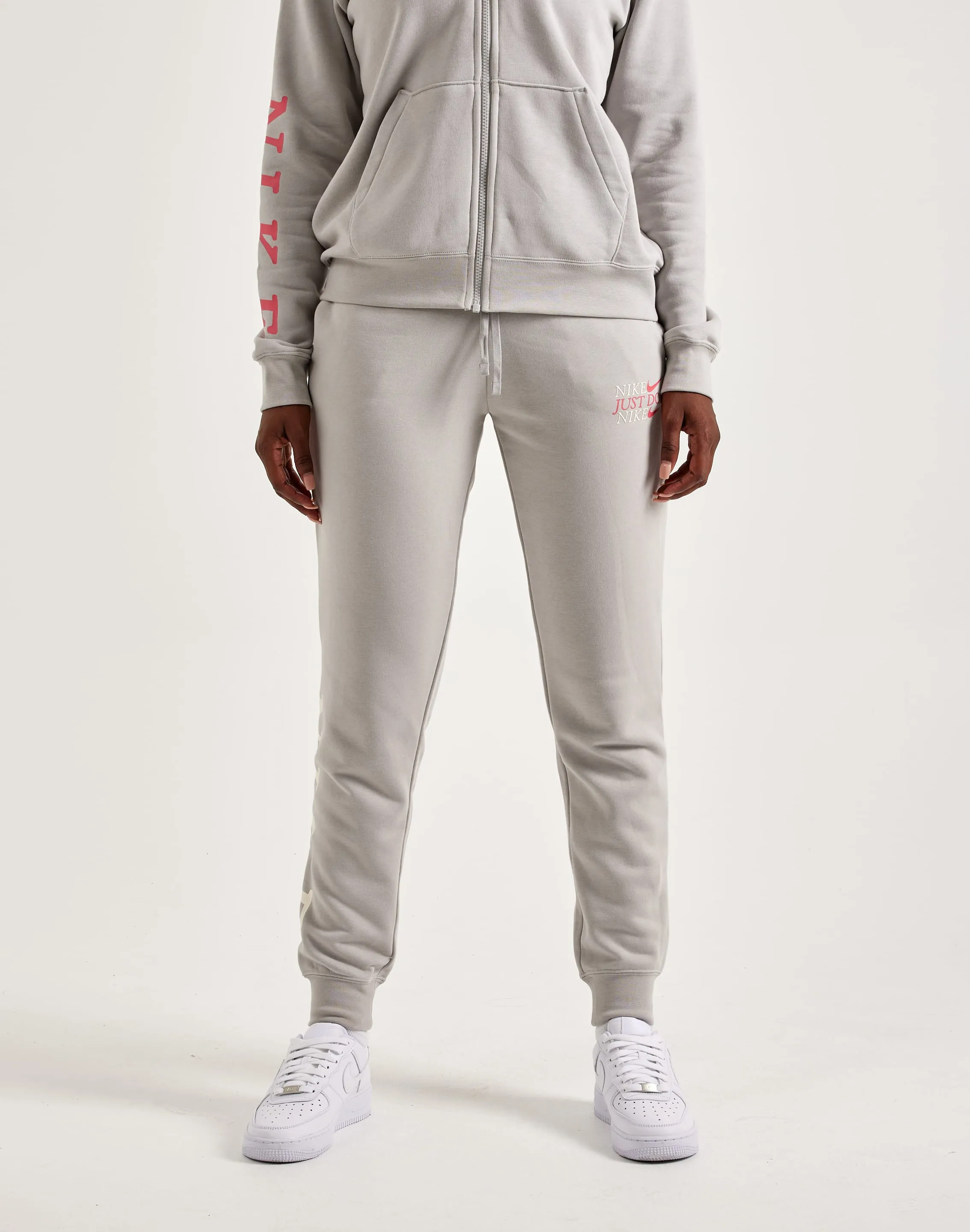 Nike Club Fleece Mid-Rise Joggers Vision Glow TaglessDesign
