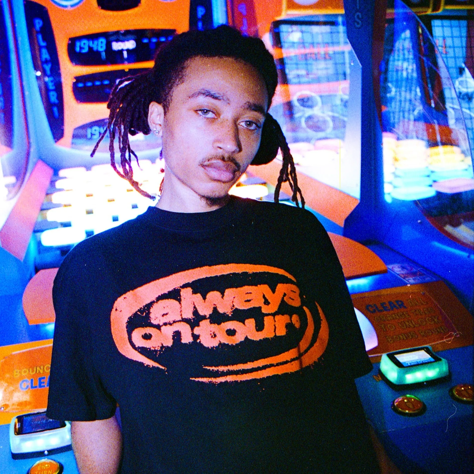 Always On Tour Spinner Tee - Black/Red Vintage Look
