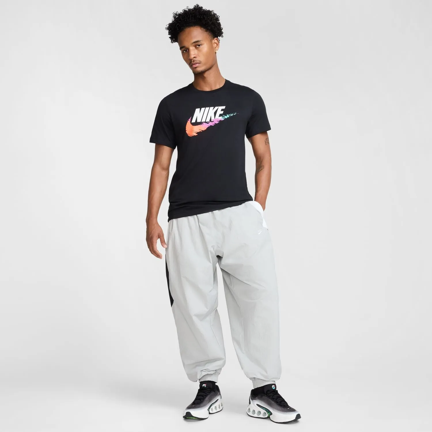 MultiPocket Design Travel Vibe Seasonal Futura Tee - Mens