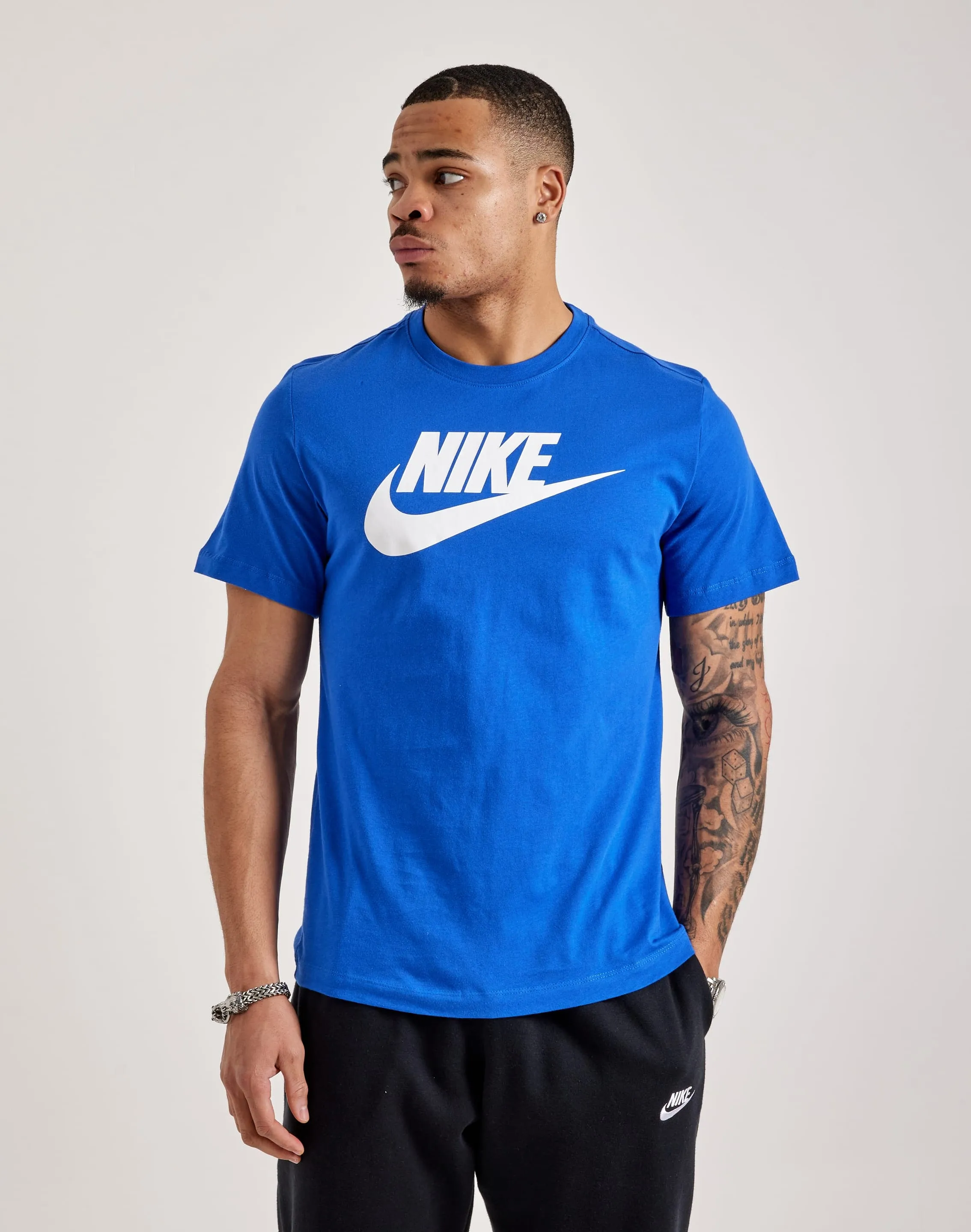 Nike Icon Futura Tee LowMaintenanceMaterial Earth Fit