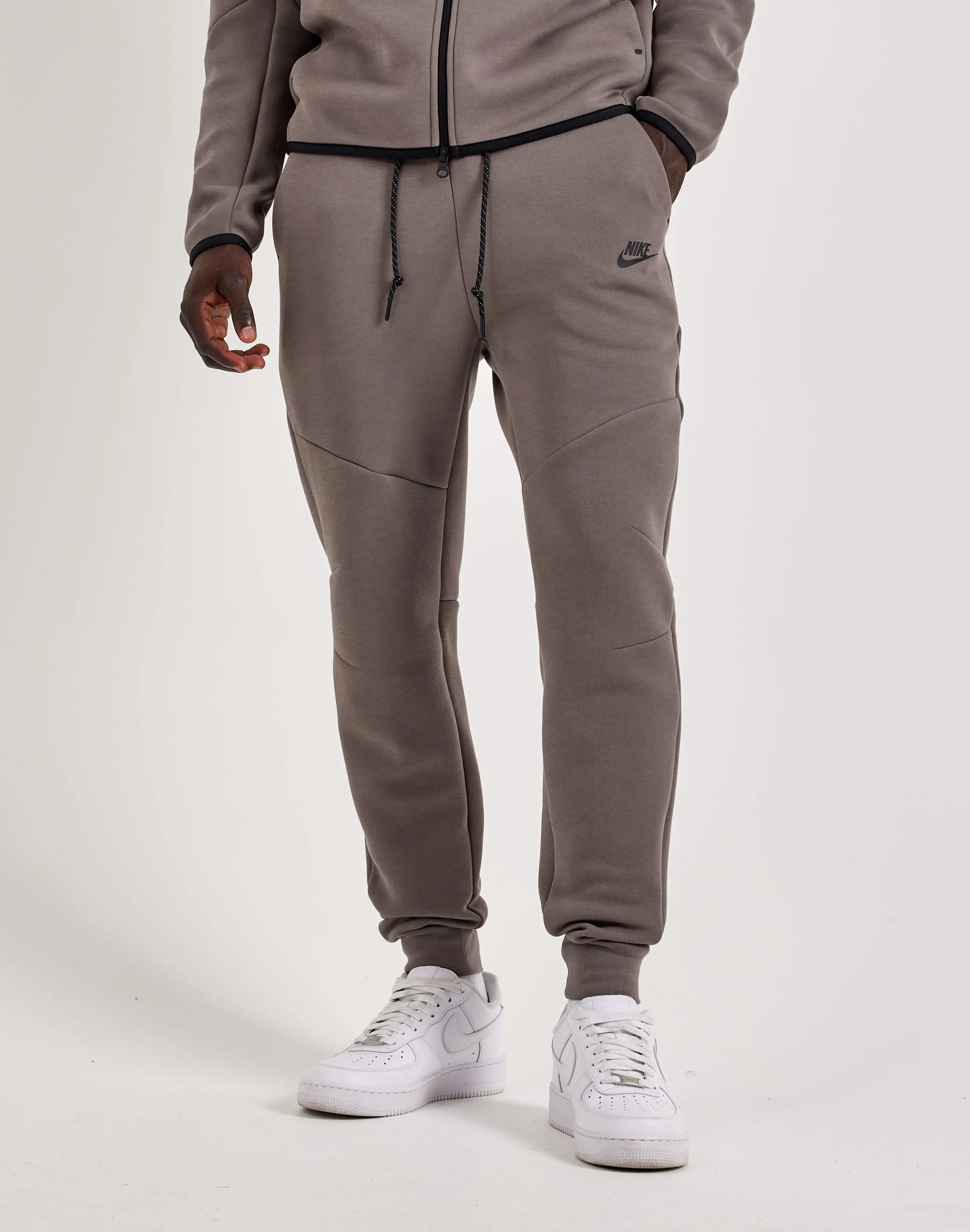 Universal Clasp Mechanism SplitHemDesign Nike Tech Fleece Joggers