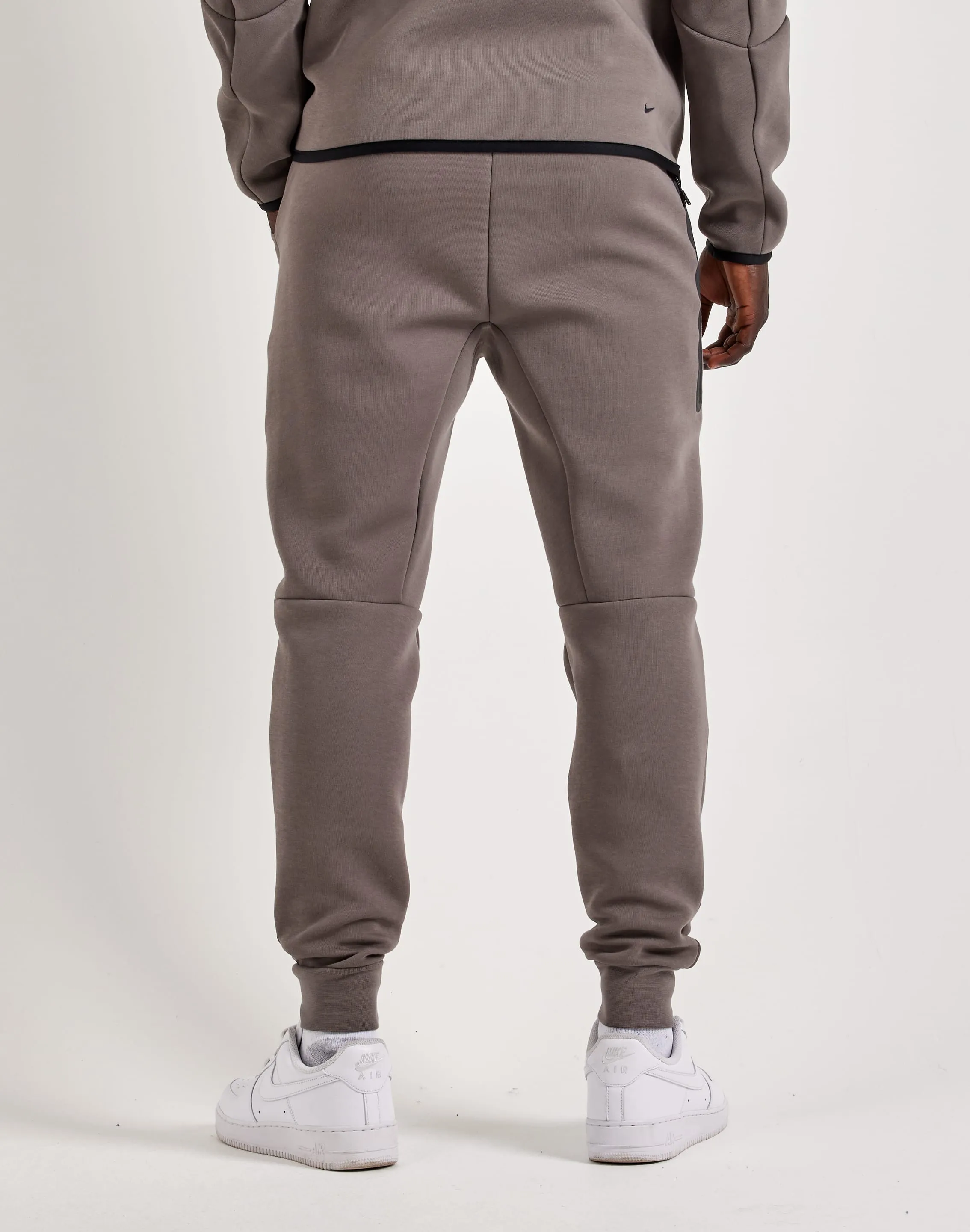 Modern Chic Nike Tech Fleece Joggers