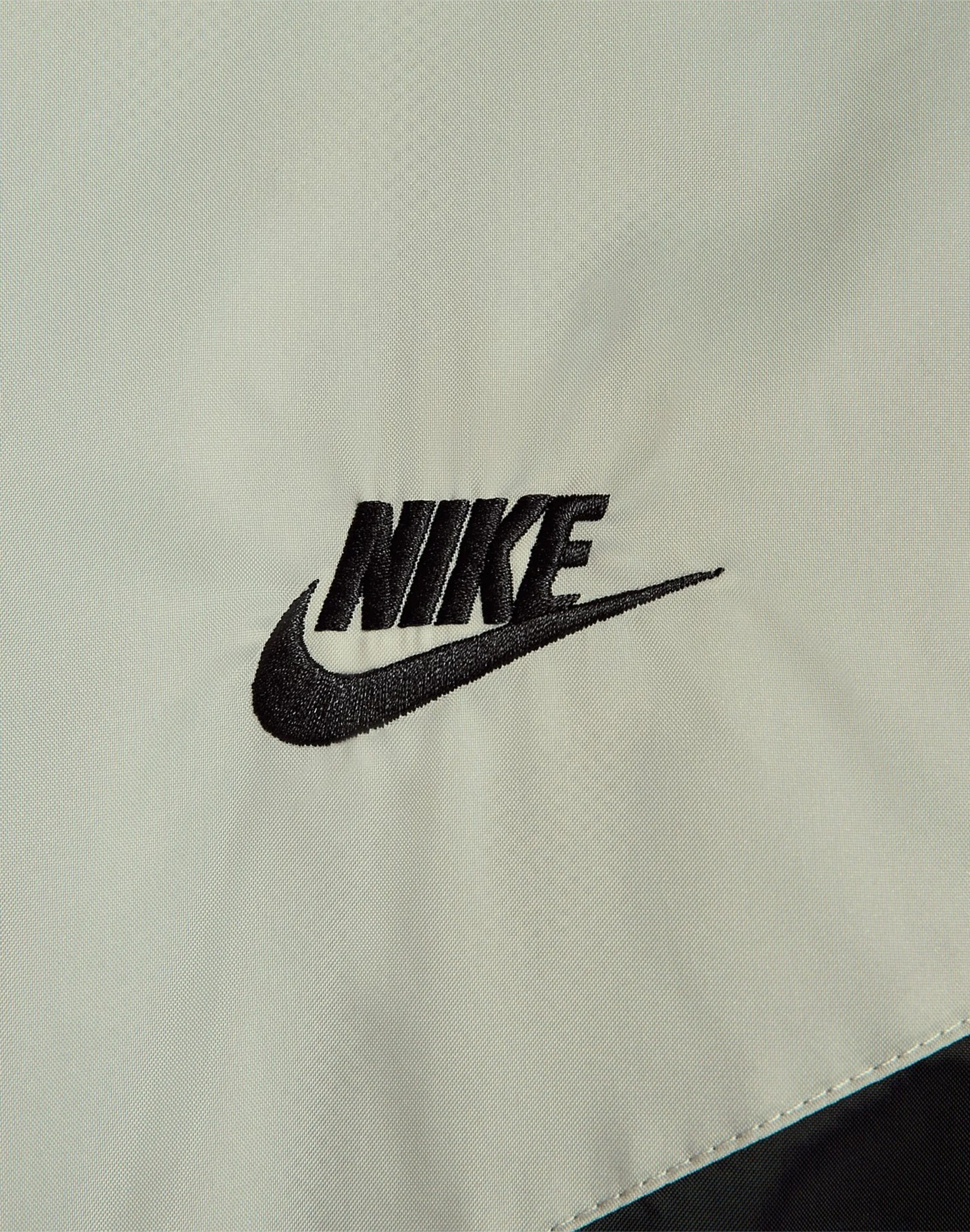 QuickDry Nike Windrunner Hooded Jacket