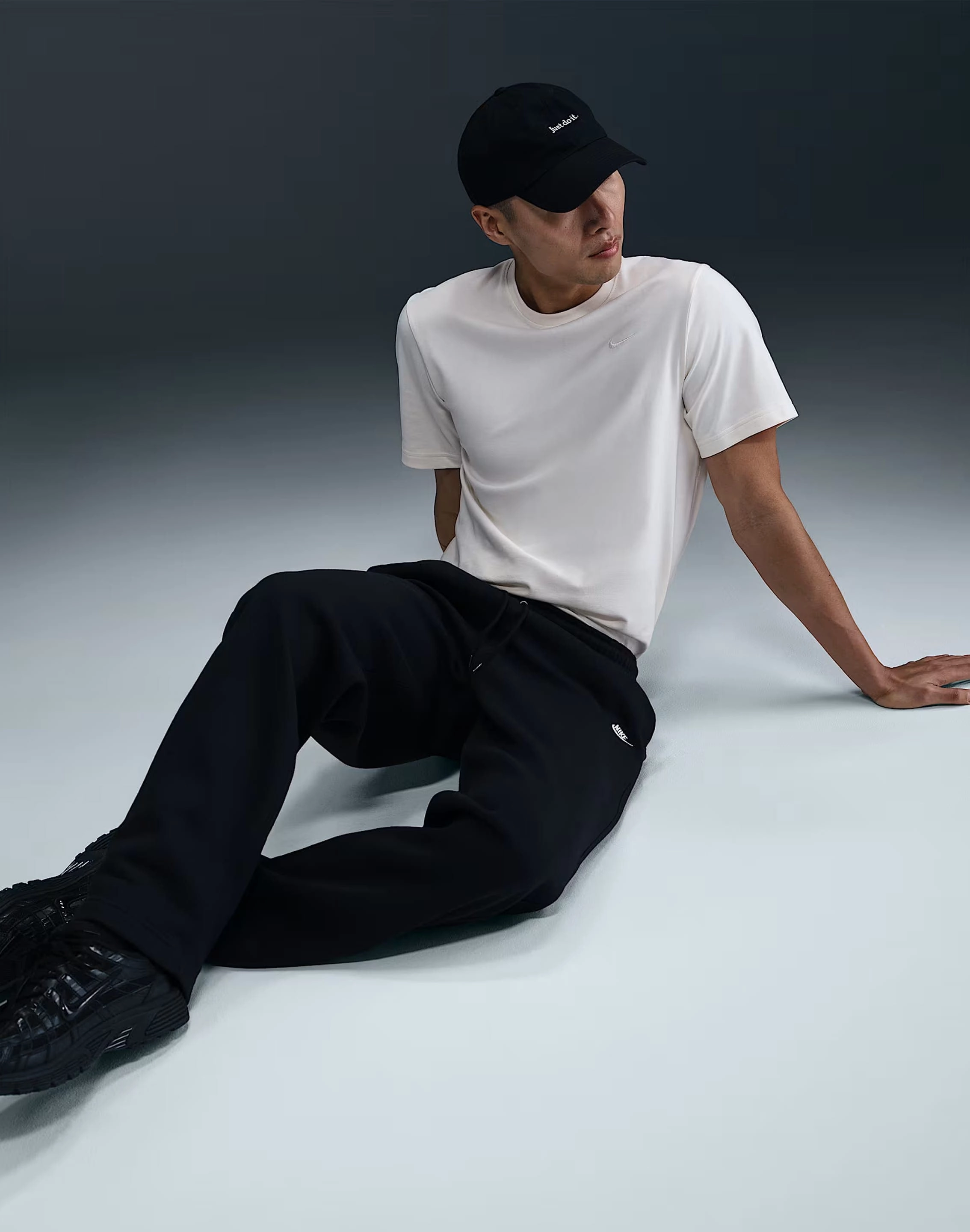 CompactWeave Nike Club Open-Hem Fleece Pants