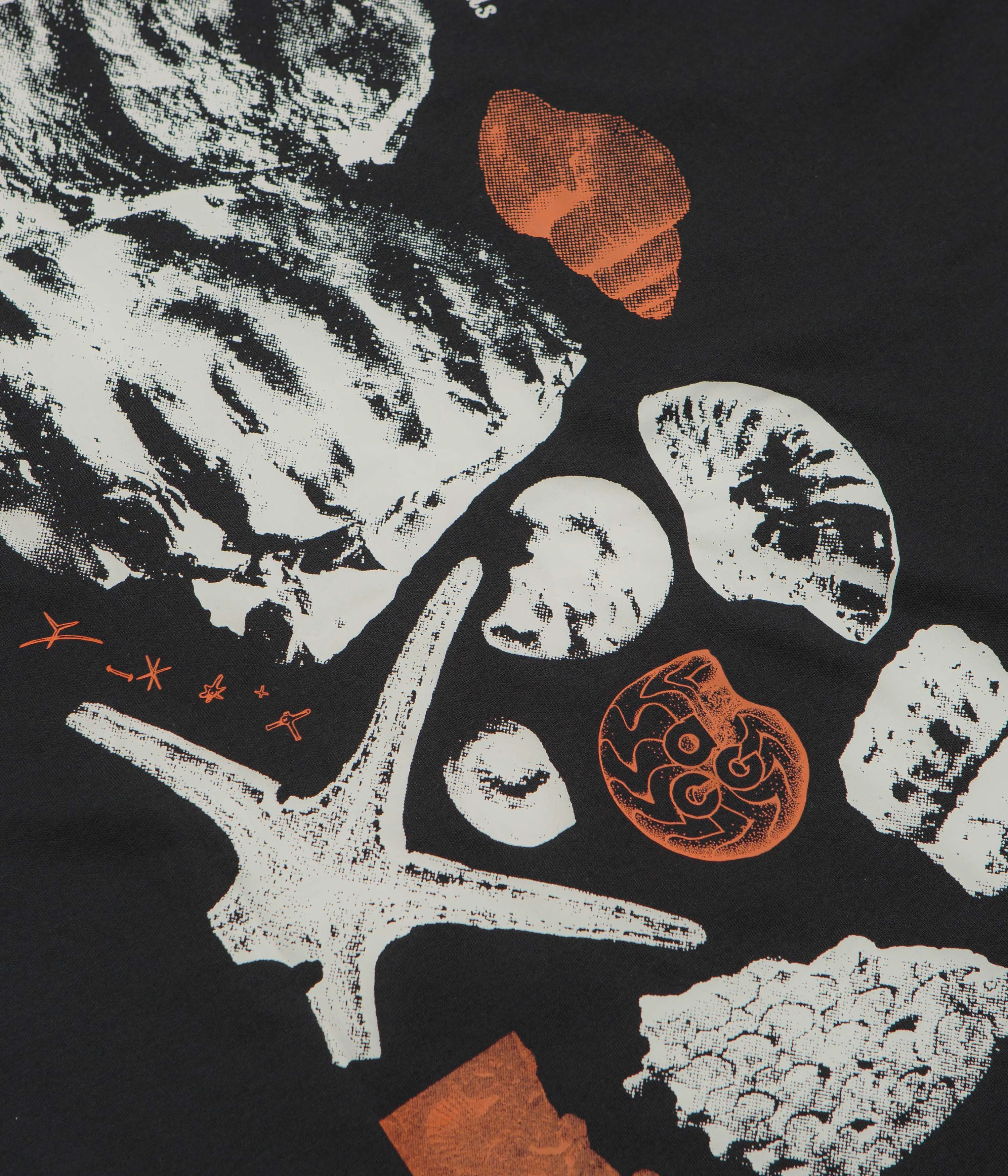 Nike ACG Fossils T-Shirt - Black poncho silhouette Date