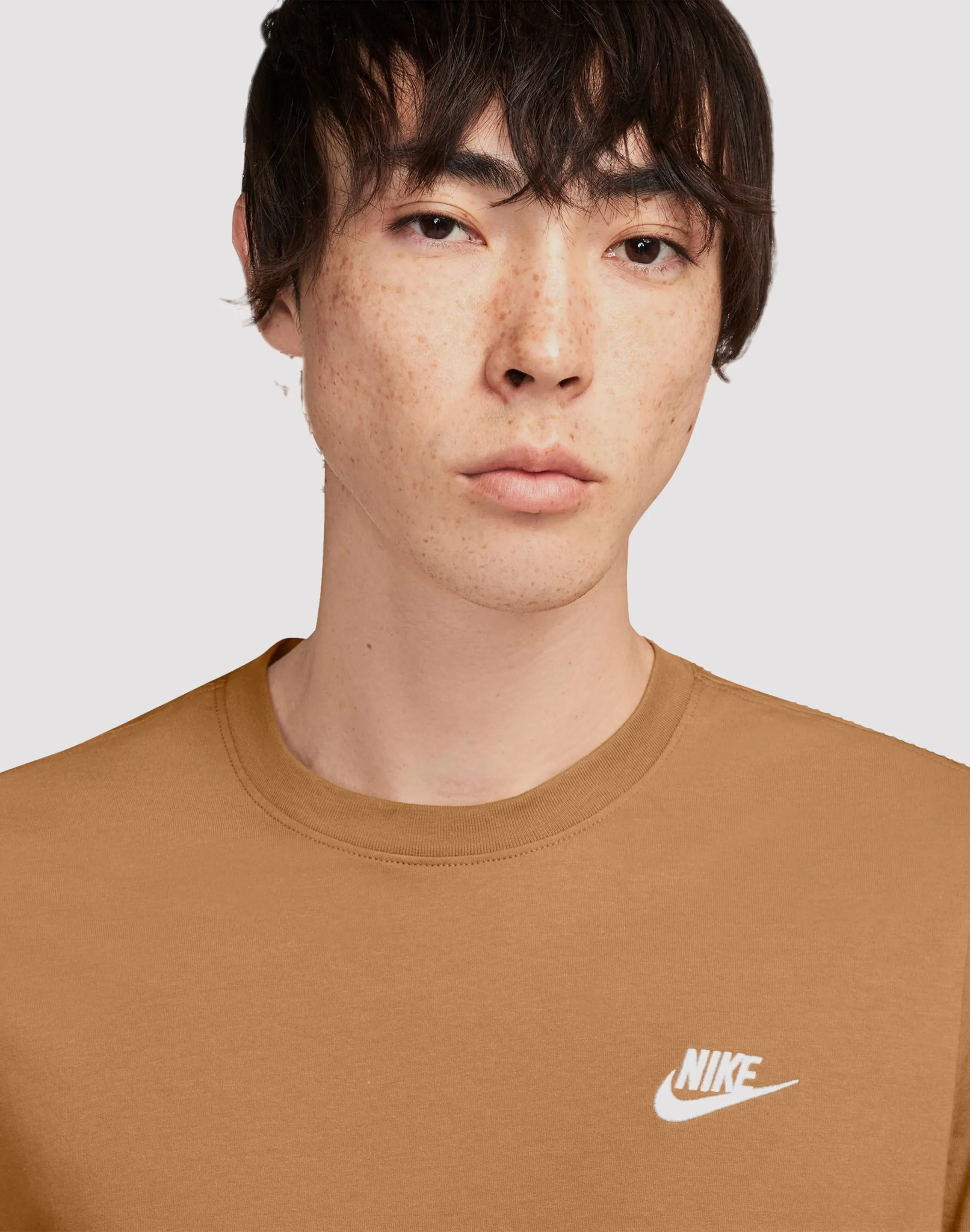 Nike Sportswear Club Beige Tee Gentle Breeze Linen Soul