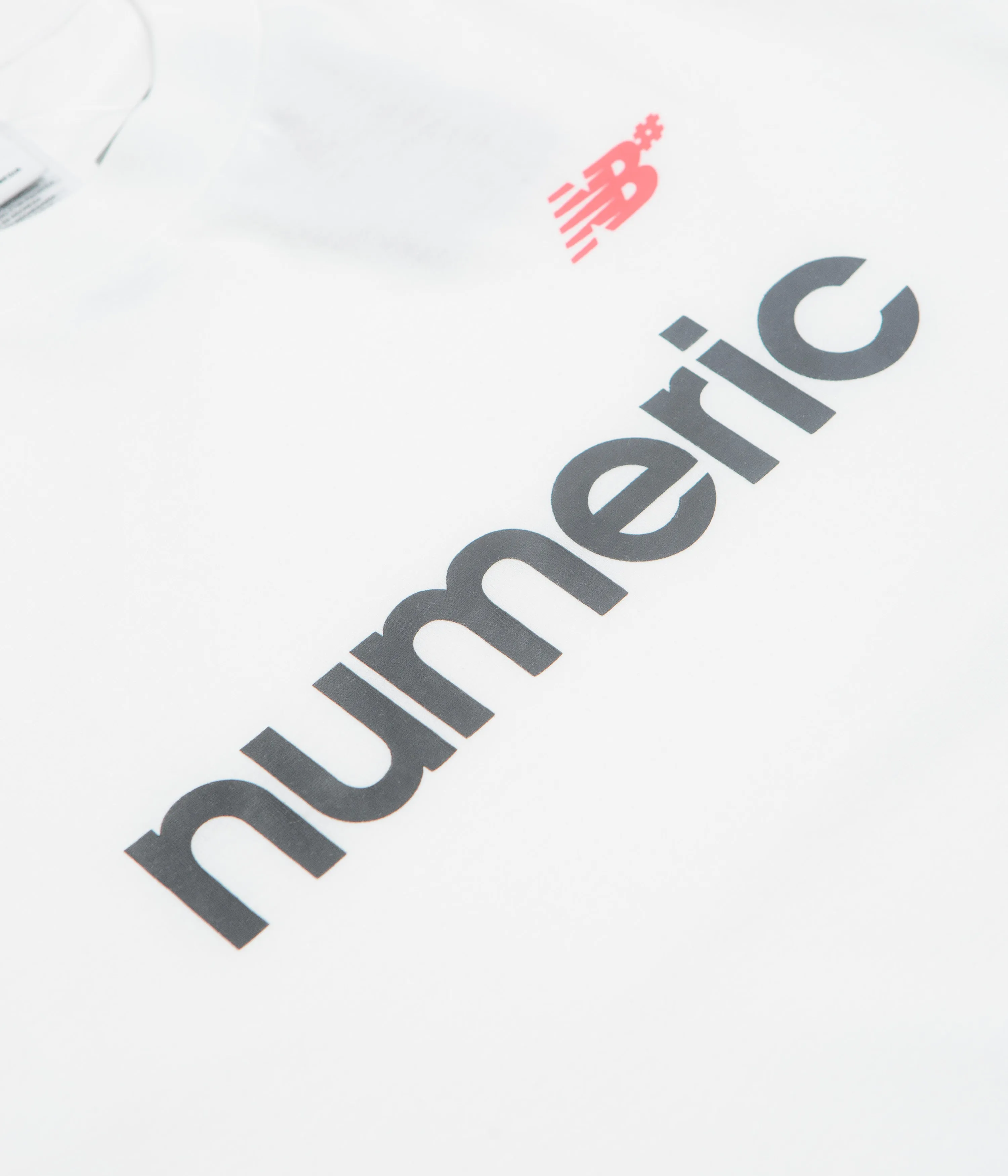 shorts silhouette New Balance Numeric Linear Logo T-Shirt - White