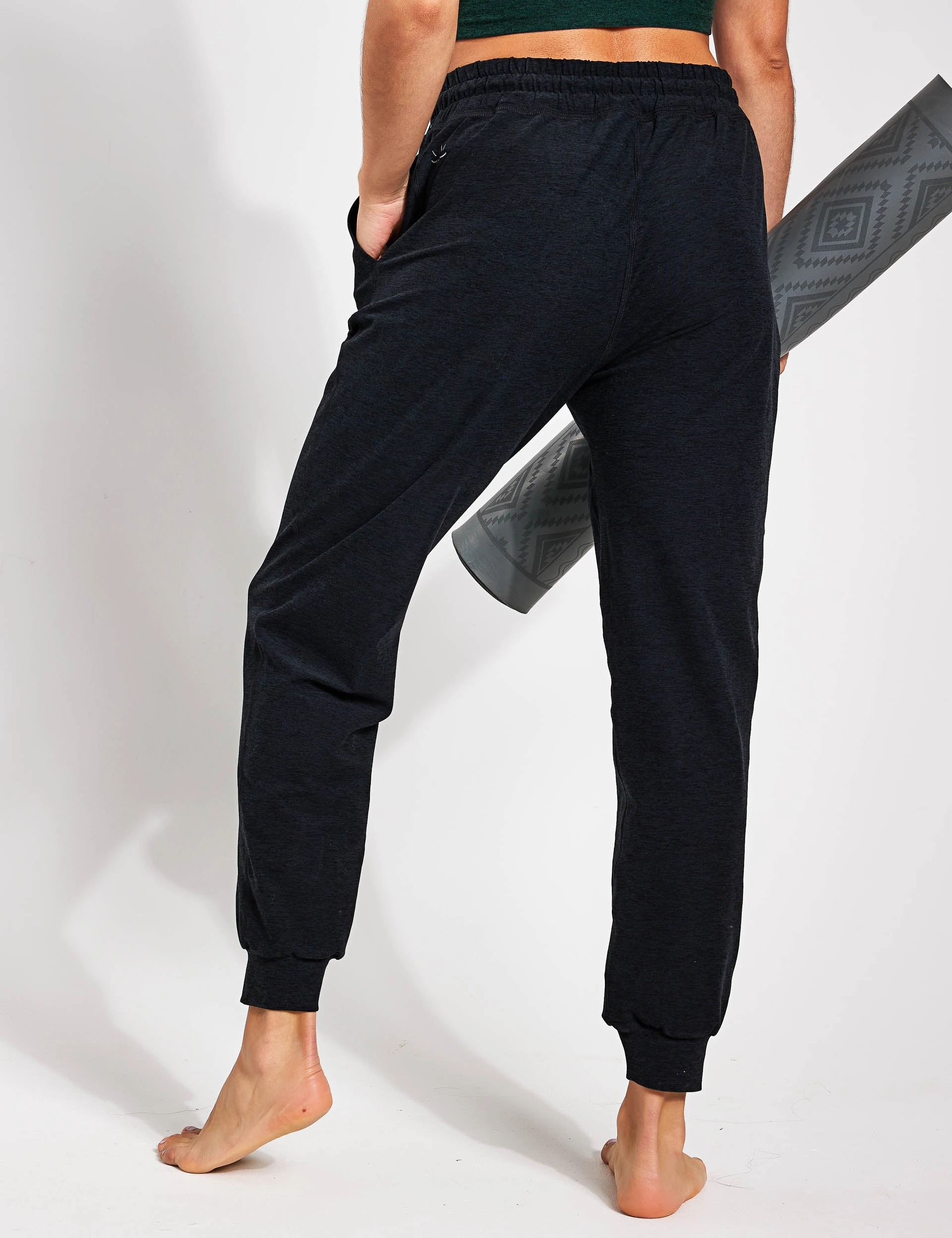 Odor Control Treatment WickingInnerLayer Spacedye Commuter Midi Jogger - Darkest Night