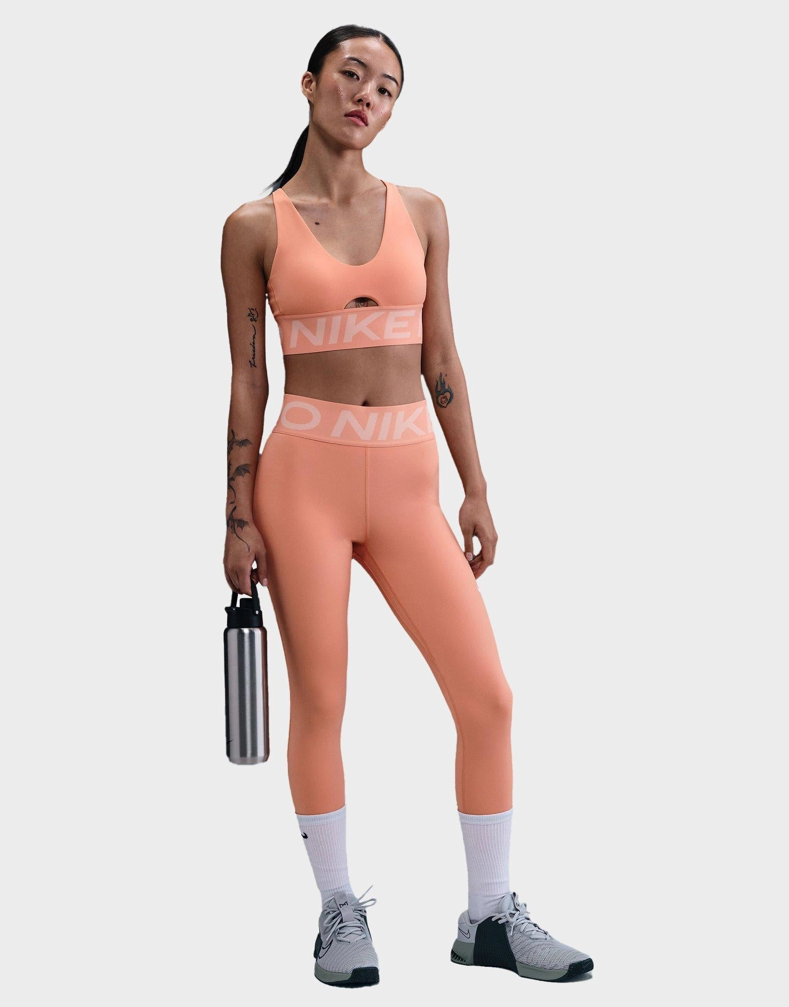 adjustable material Black Sports Bra