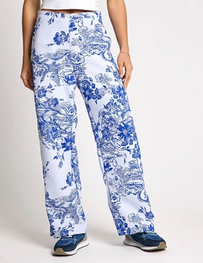 Sportswear Collection Jacquard Track Pants - White/Hyper Royal Ergonomic Bent Seam Placement Low Profile Waistband