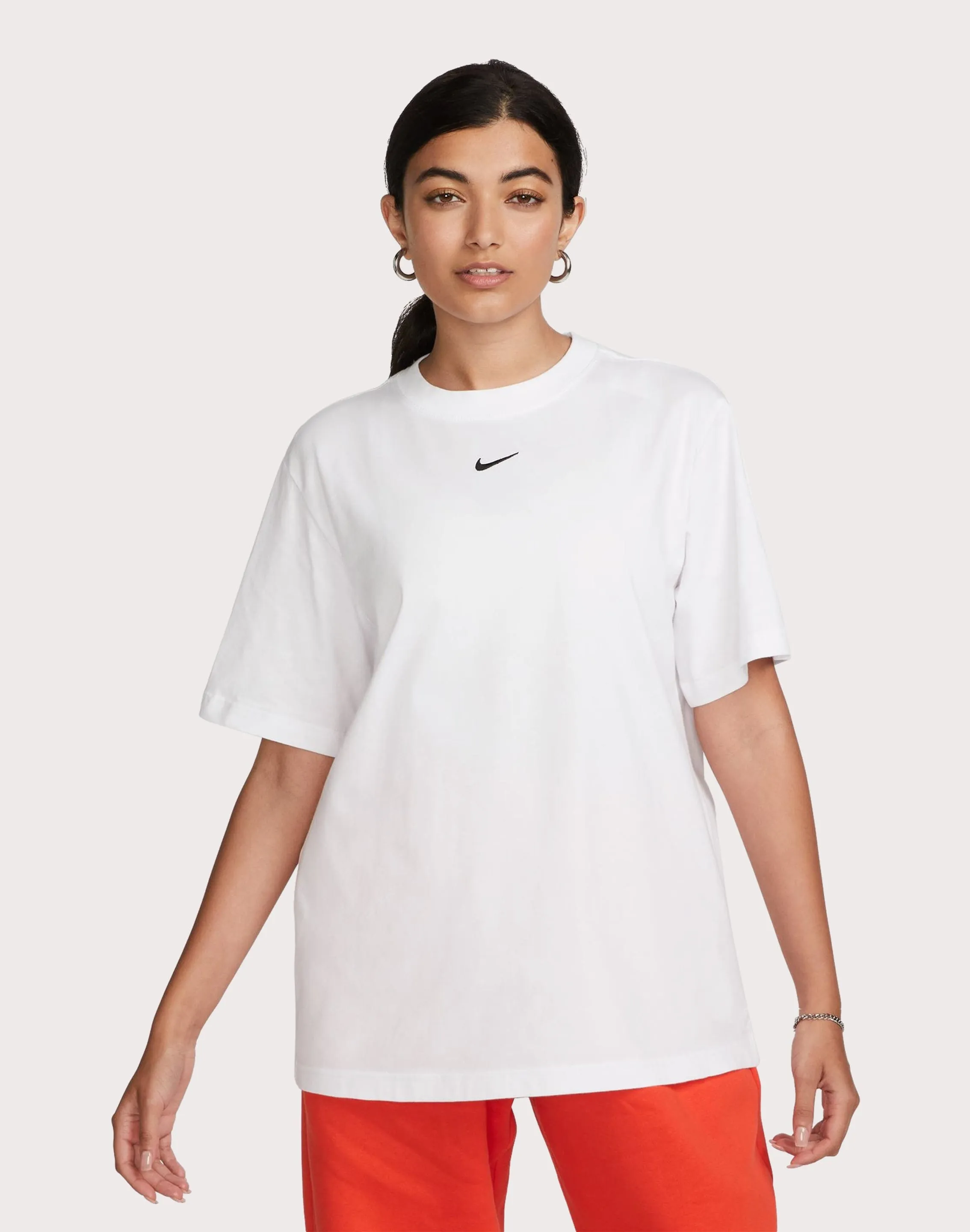 Nike Sportswear Essential Tee MoistureControl Fabric ErgonomicCut