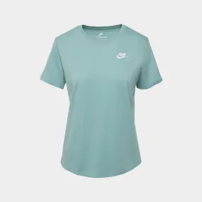 Compact Packable Design Nike Womens Sportswear Club Essentials Tee Green