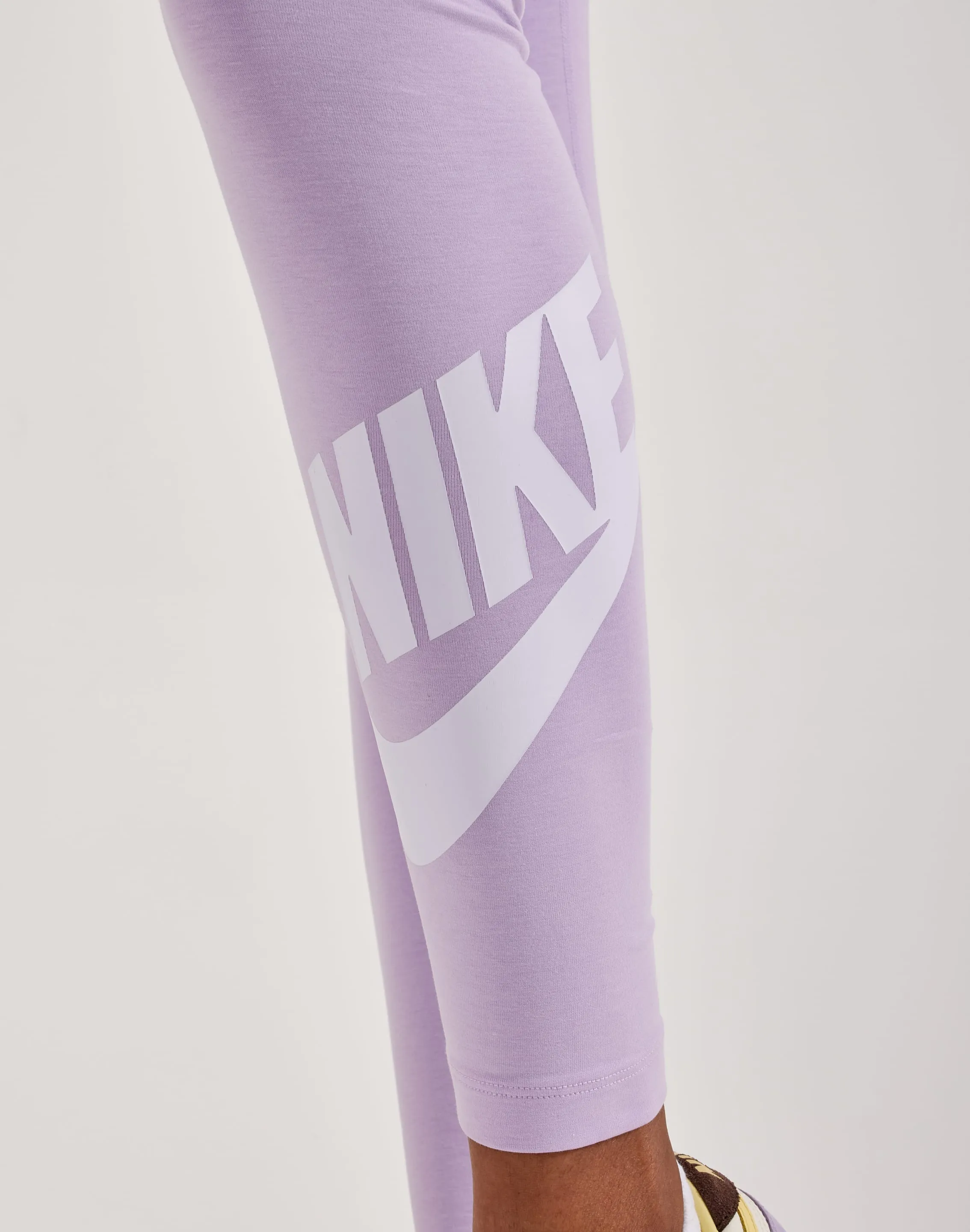 FourWayStretch Nike Classics High-Rise Futura Leggings