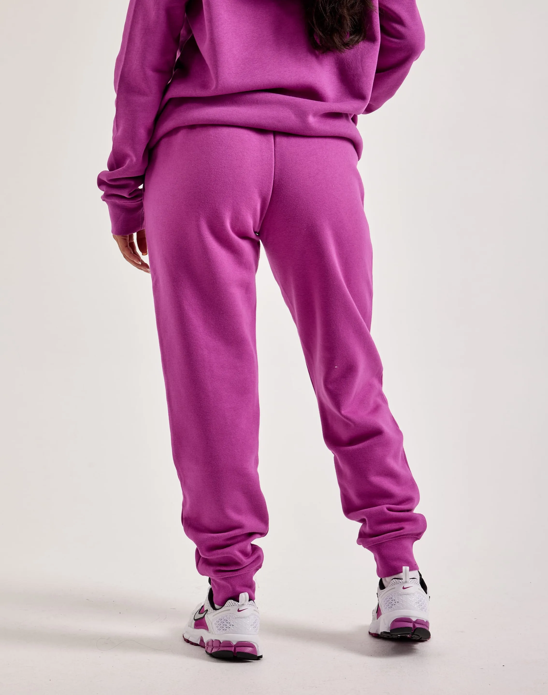 Desk Style ElasticWaistband Nike Club Fleece Mid-Rise Pants