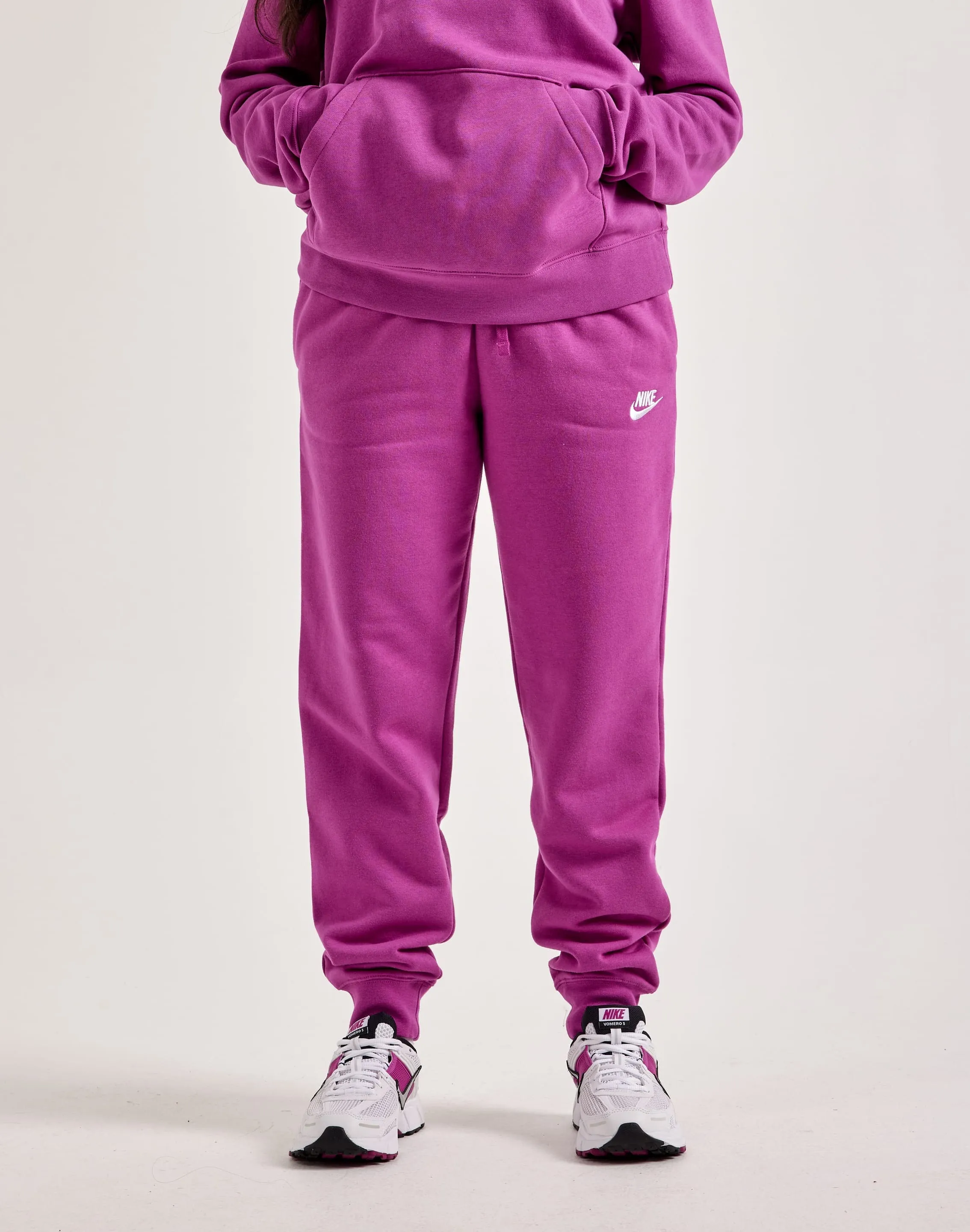 Nike Club Fleece Mid-Rise Pants FourWay Stretch