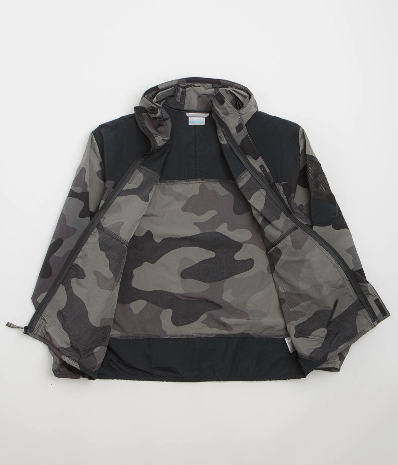 Columbia Challenger II Novelty Windbreaker Jacket - Black Mod Camo / Black Rain Ready snowboarder