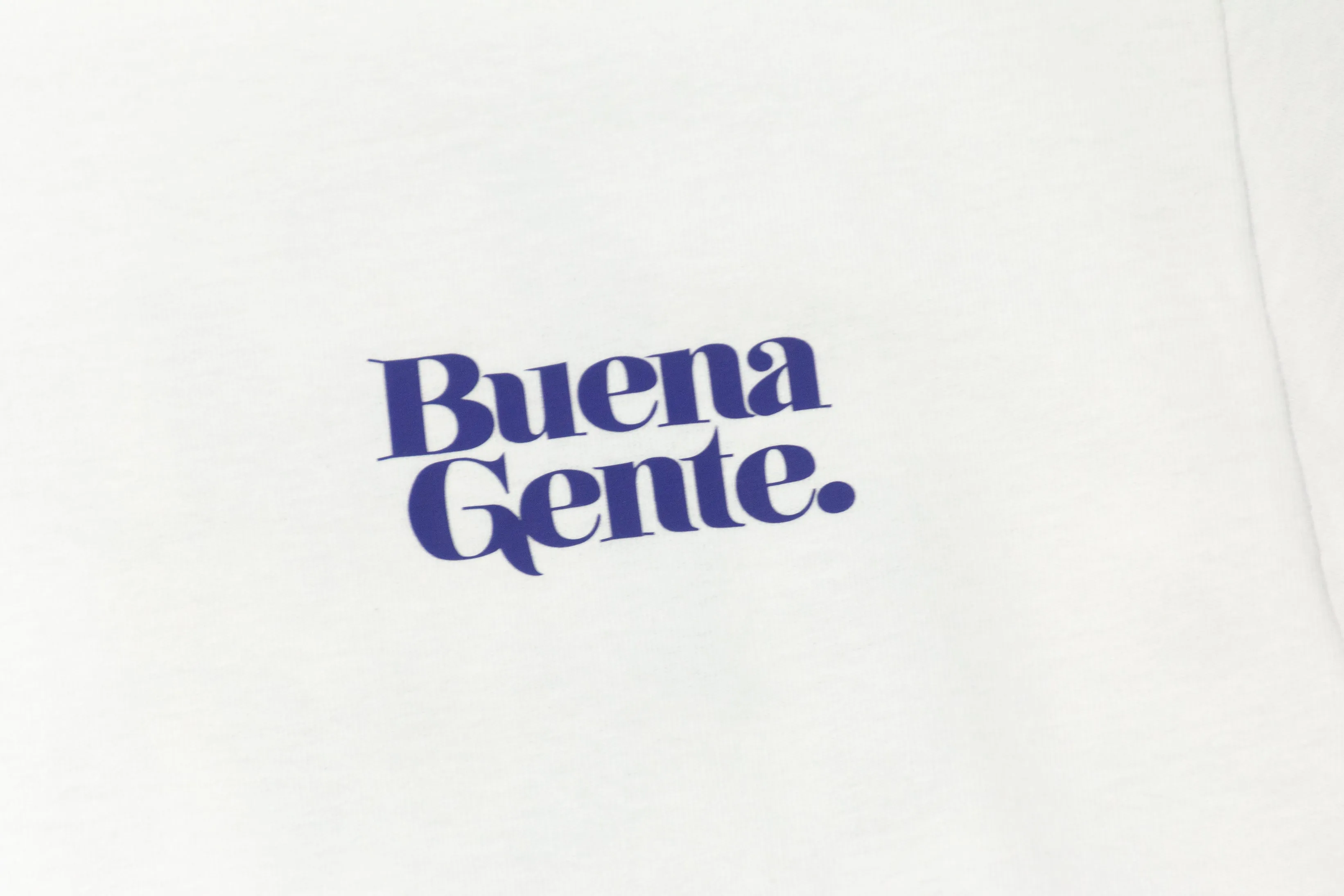 HiddenZipperClosure ElasticFree Cuffs Bueno - Buena Gente Tee (White)