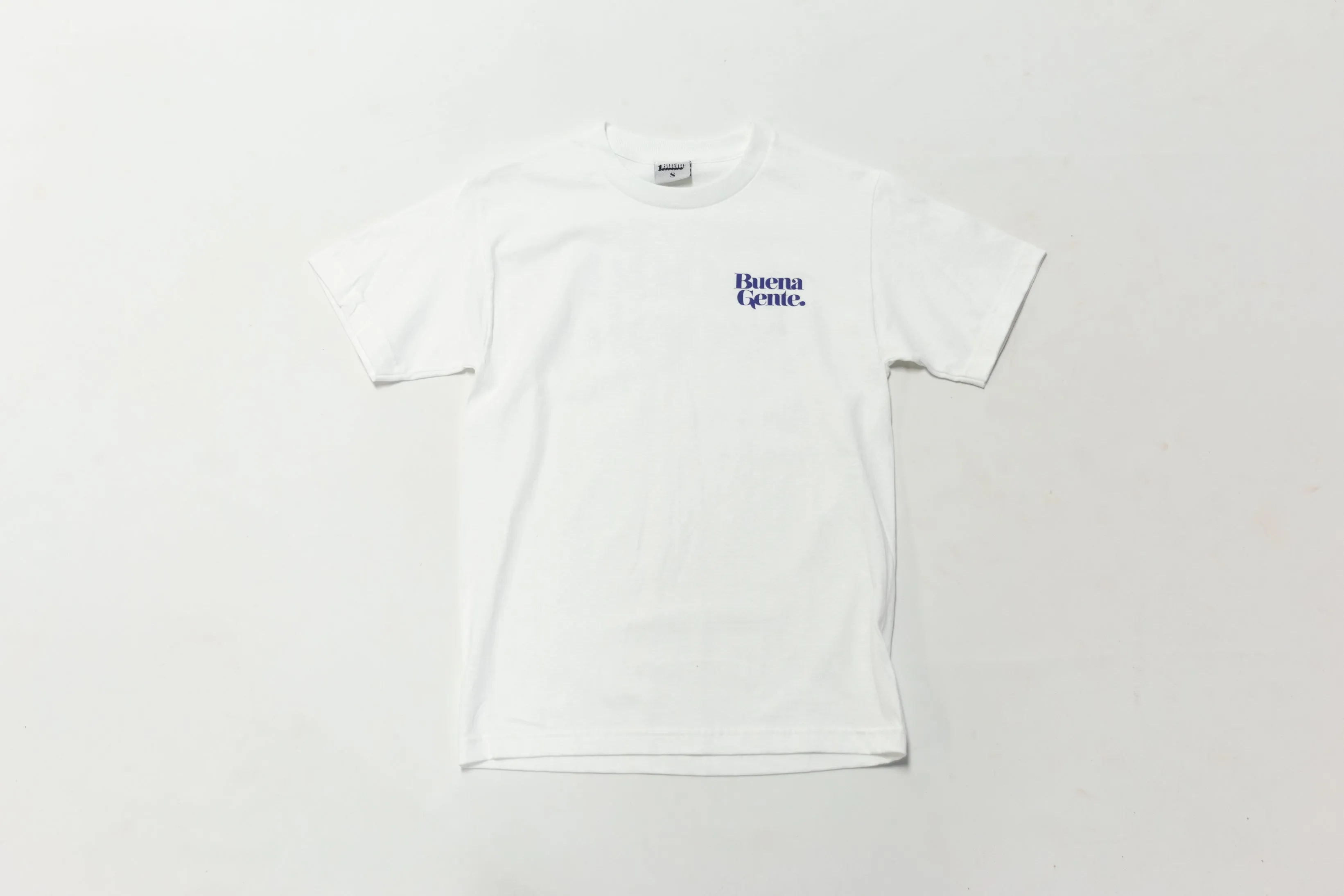 Bueno - Buena Gente Tee (White) Snug fit
