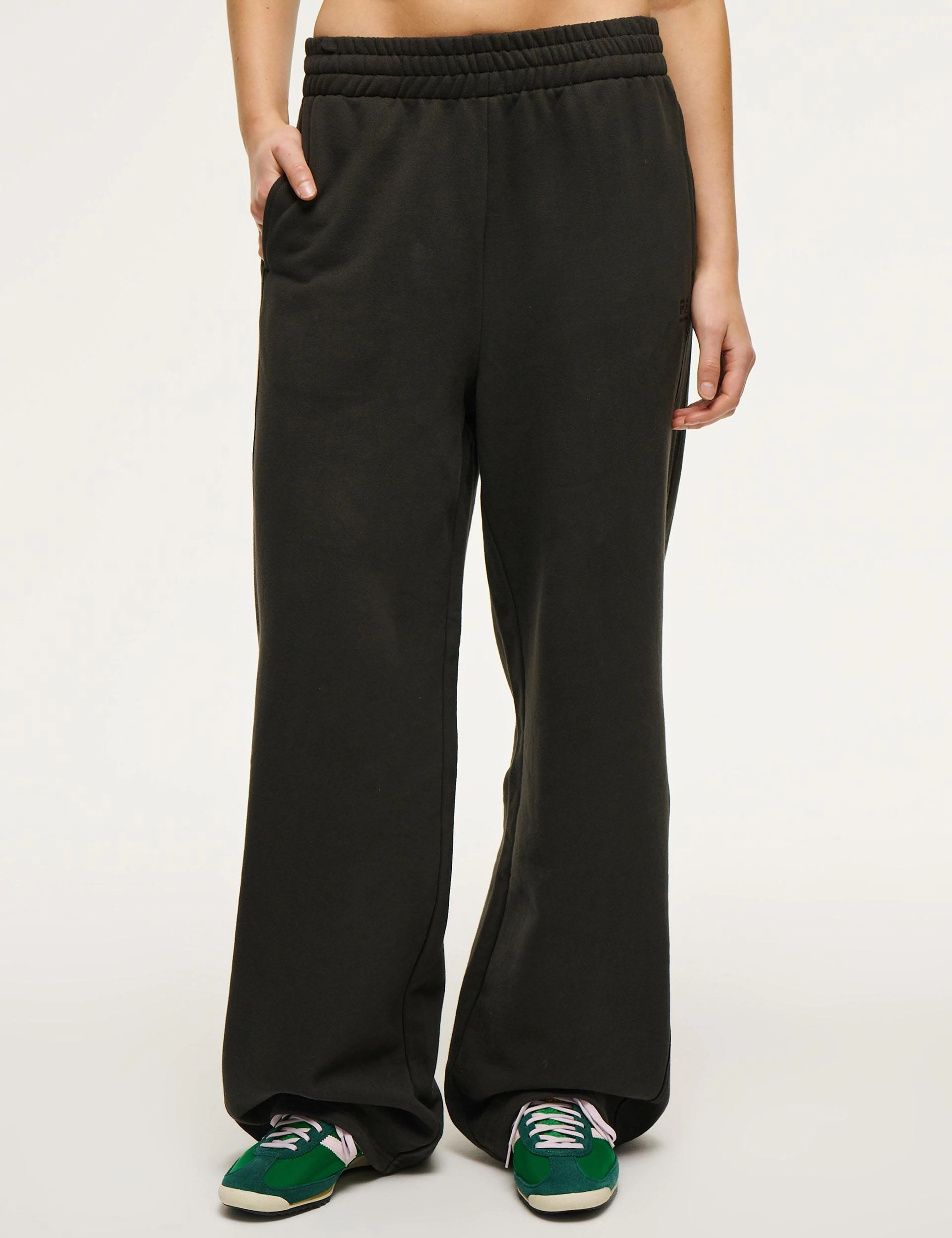 Non Restrictive Fit MeshPanel Adventure Trackpant - Asphalt