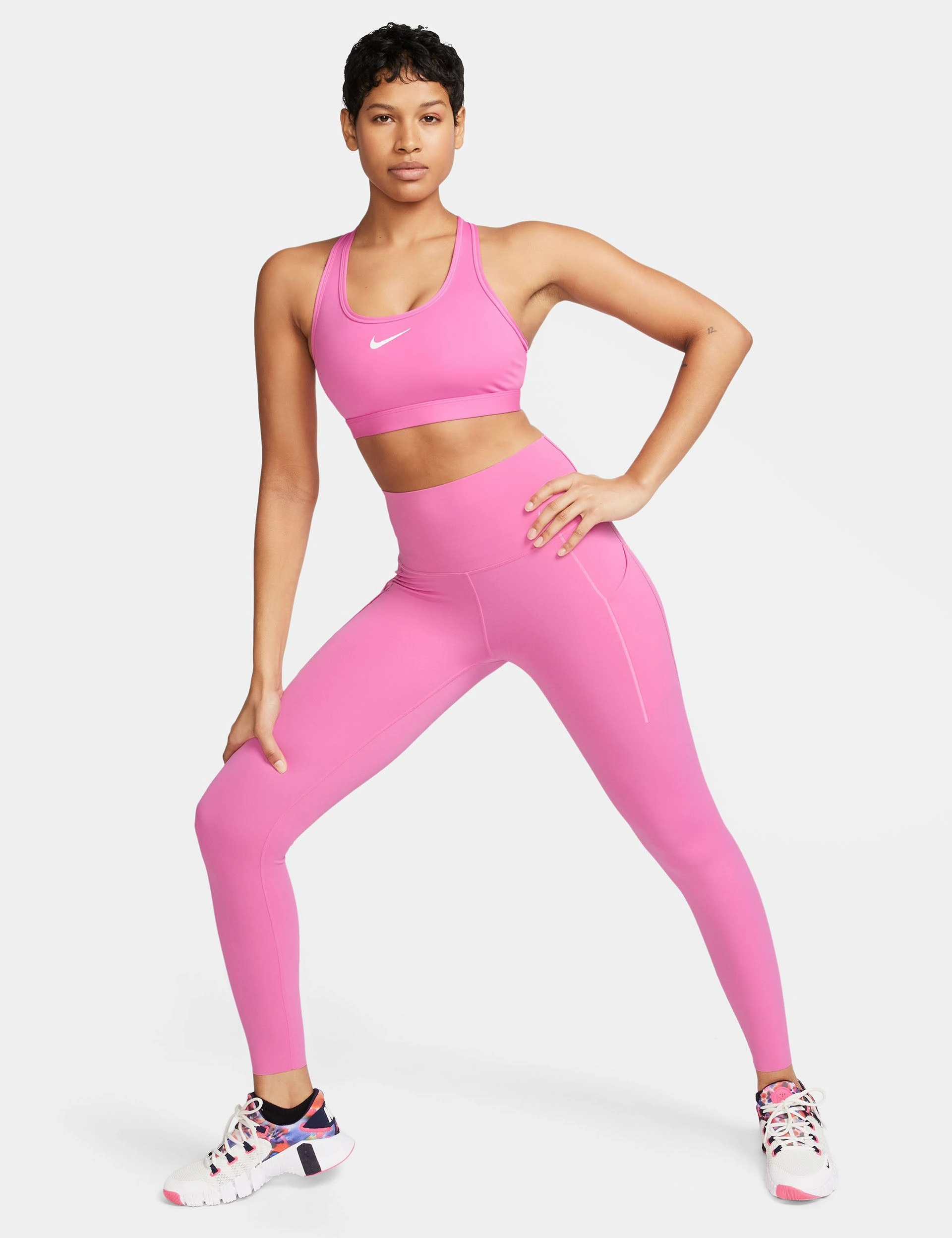 Piped edges seams Swoosh Medium Support Bra - Playful Pink/White