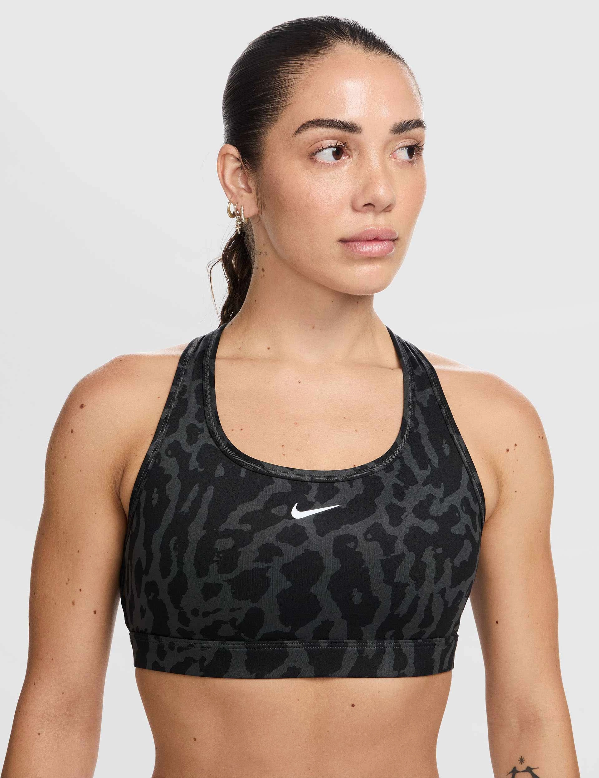 Comfortable Underwire Enhanced Core Stability Swoosh Medium Support Printed Sports Bra - Black/Reflective Silver