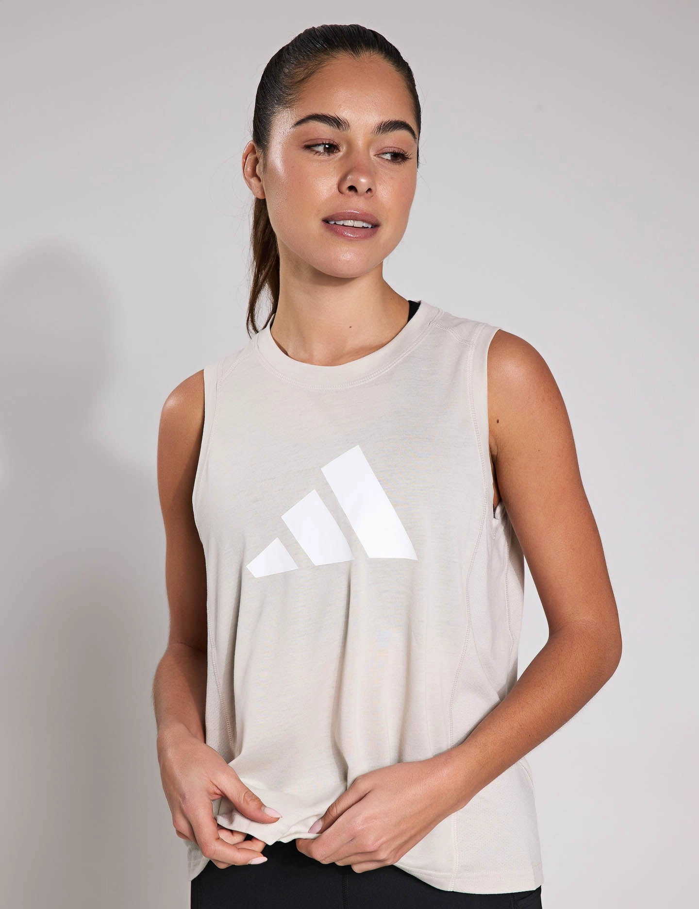 Train Essentials Big Performance Logo Training Tank Top - Wonder Alumina/White closed space