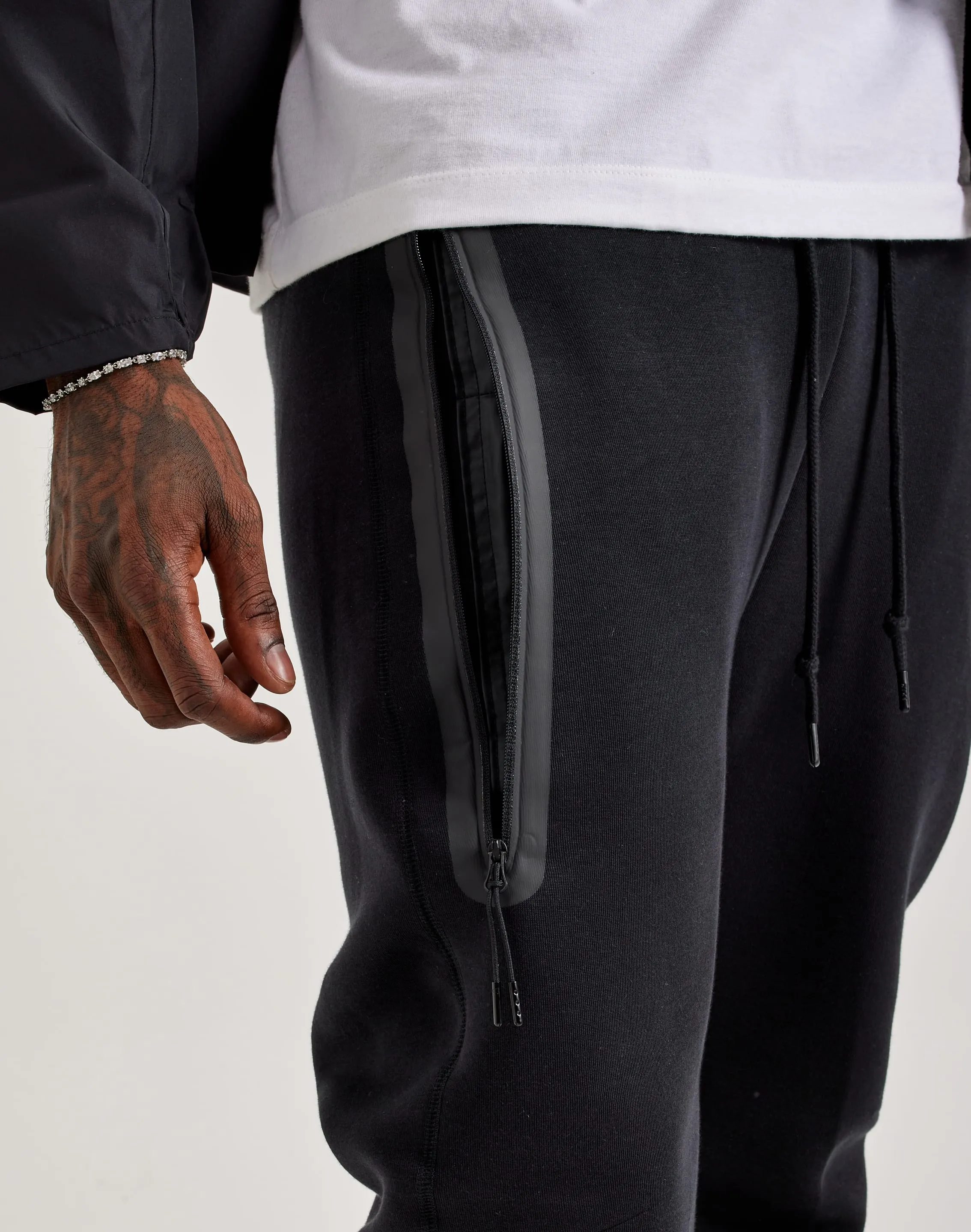 Nike Tech Fleece Slim-Fit Joggers SustainableYarnBlend AntiStatic Treatment