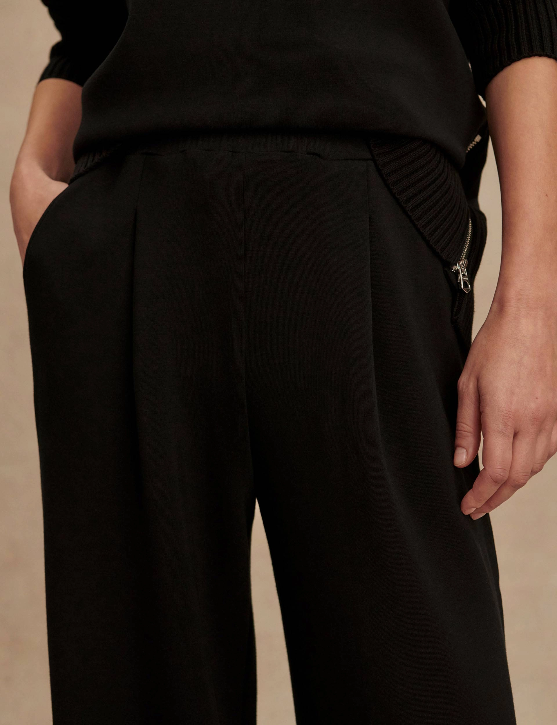 The Extra Wide Leg Pant 29.5" - Black Kangaroo Pocket Design Vapor Weight Fabric