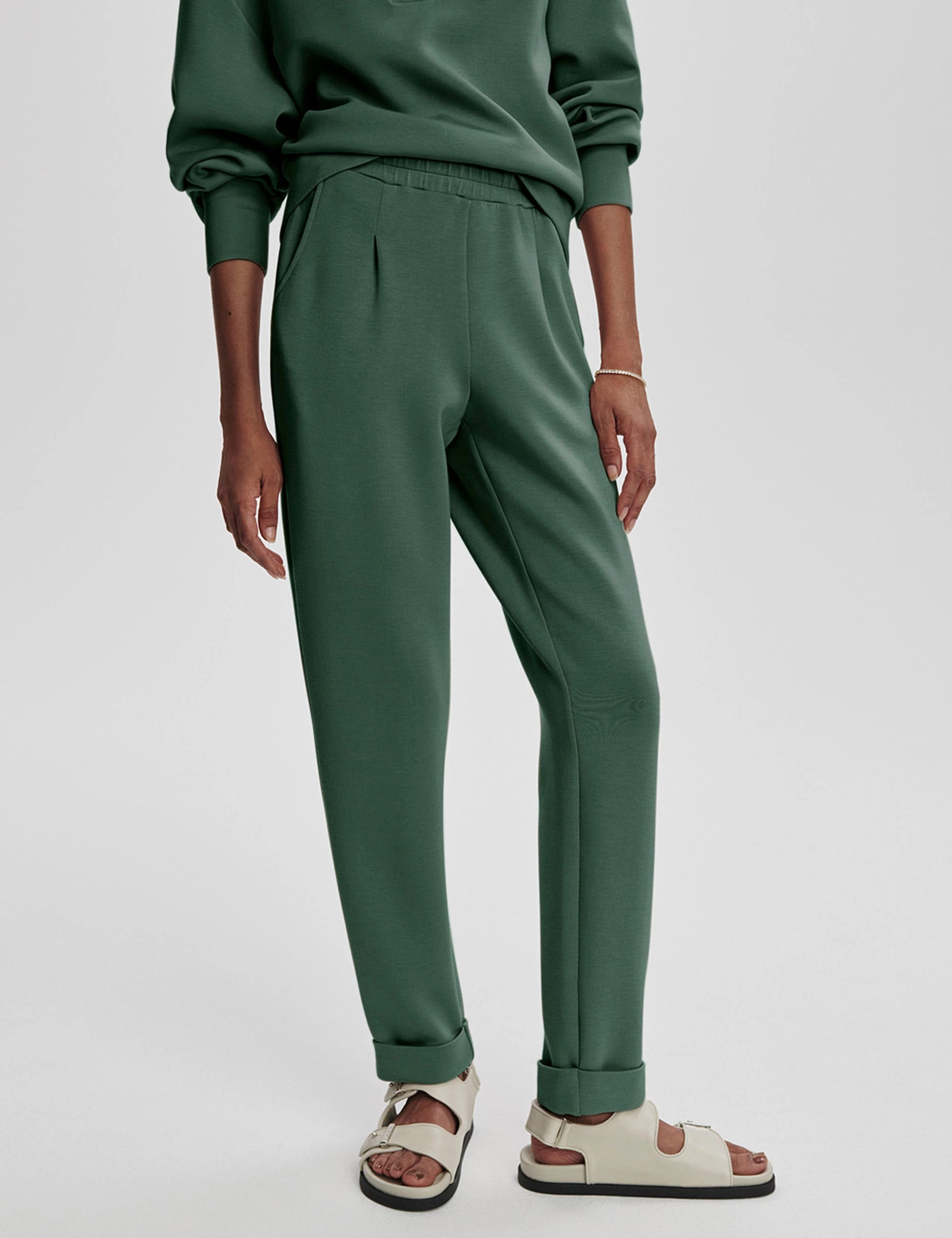 The Rolled Cuff Pant 25" - Cilantro Non RestrictiveMovement
