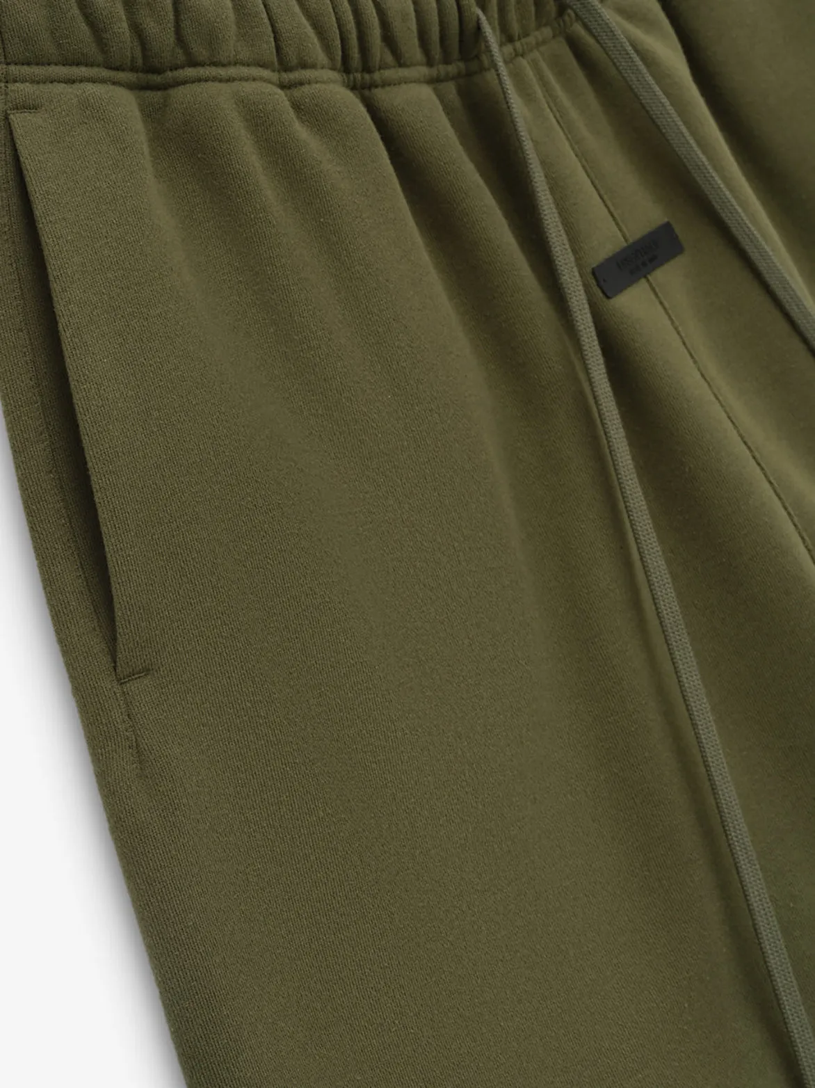 ESSENTIALS FLEECE SOCCER SHORT - MILITARY Flash Core MachineWashable